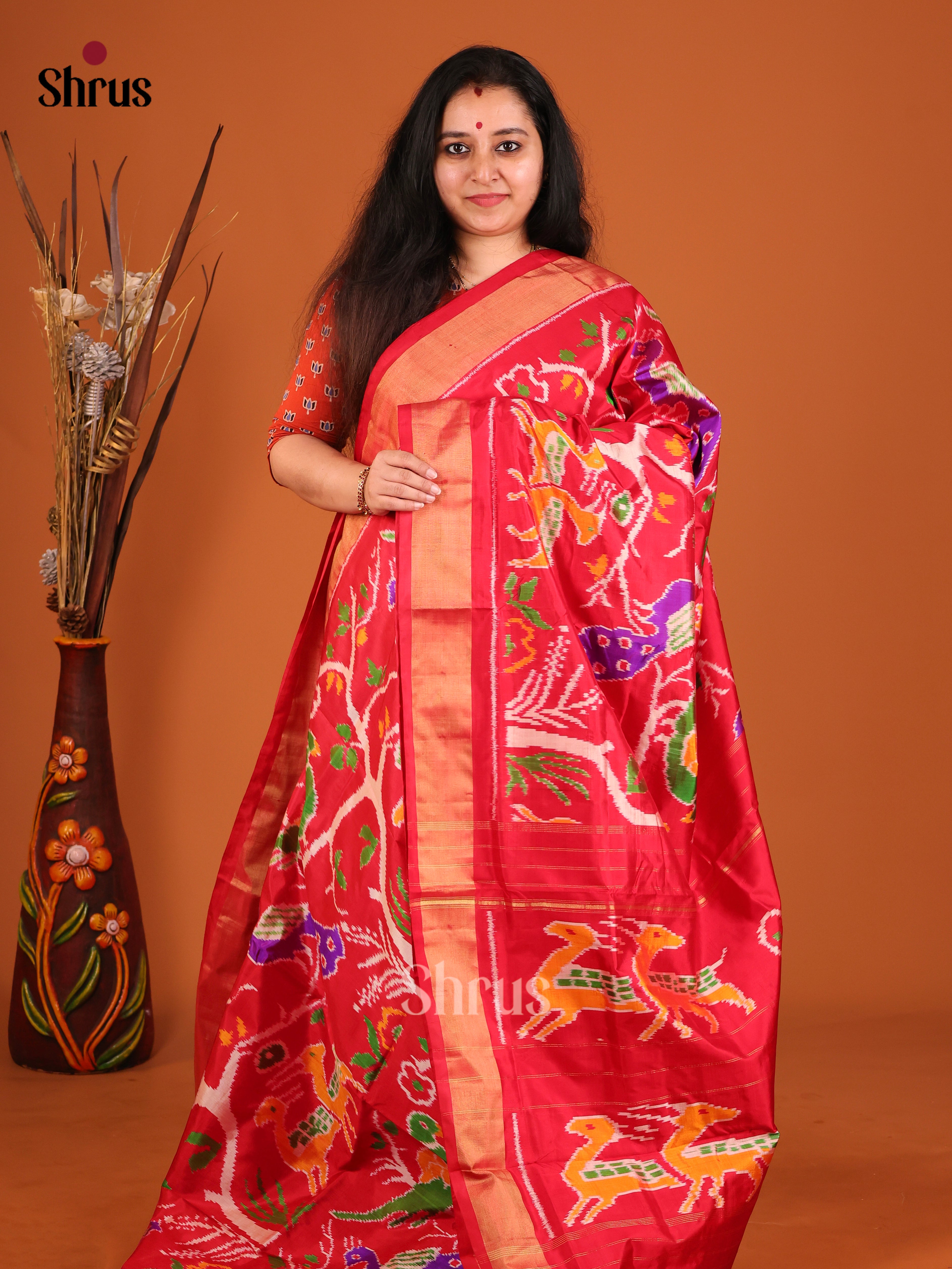 DIS16538 - Ikkat Silk Saree