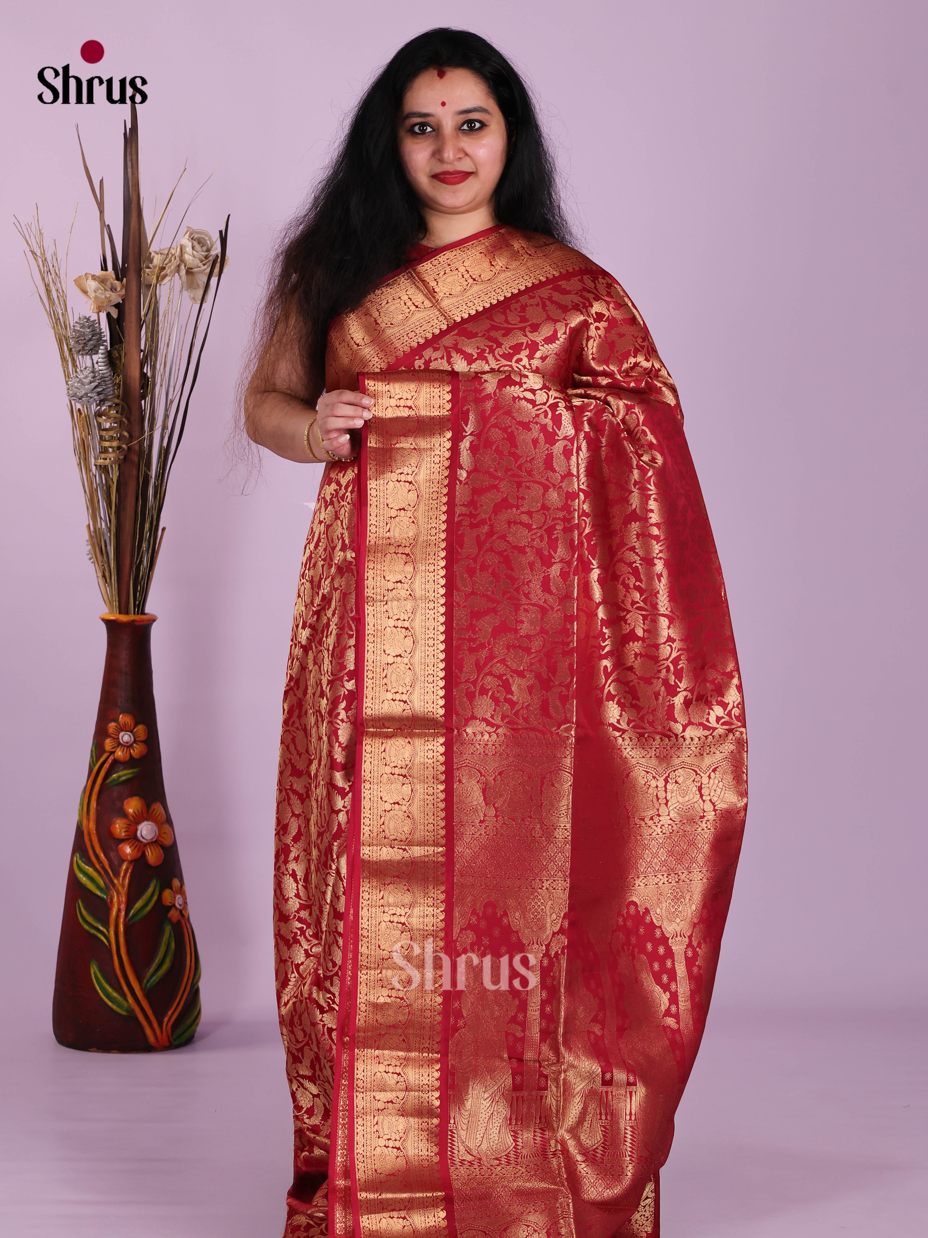 Magnificient Red Soft Silk SAree With Floral Nestling Brocade & Zari Border