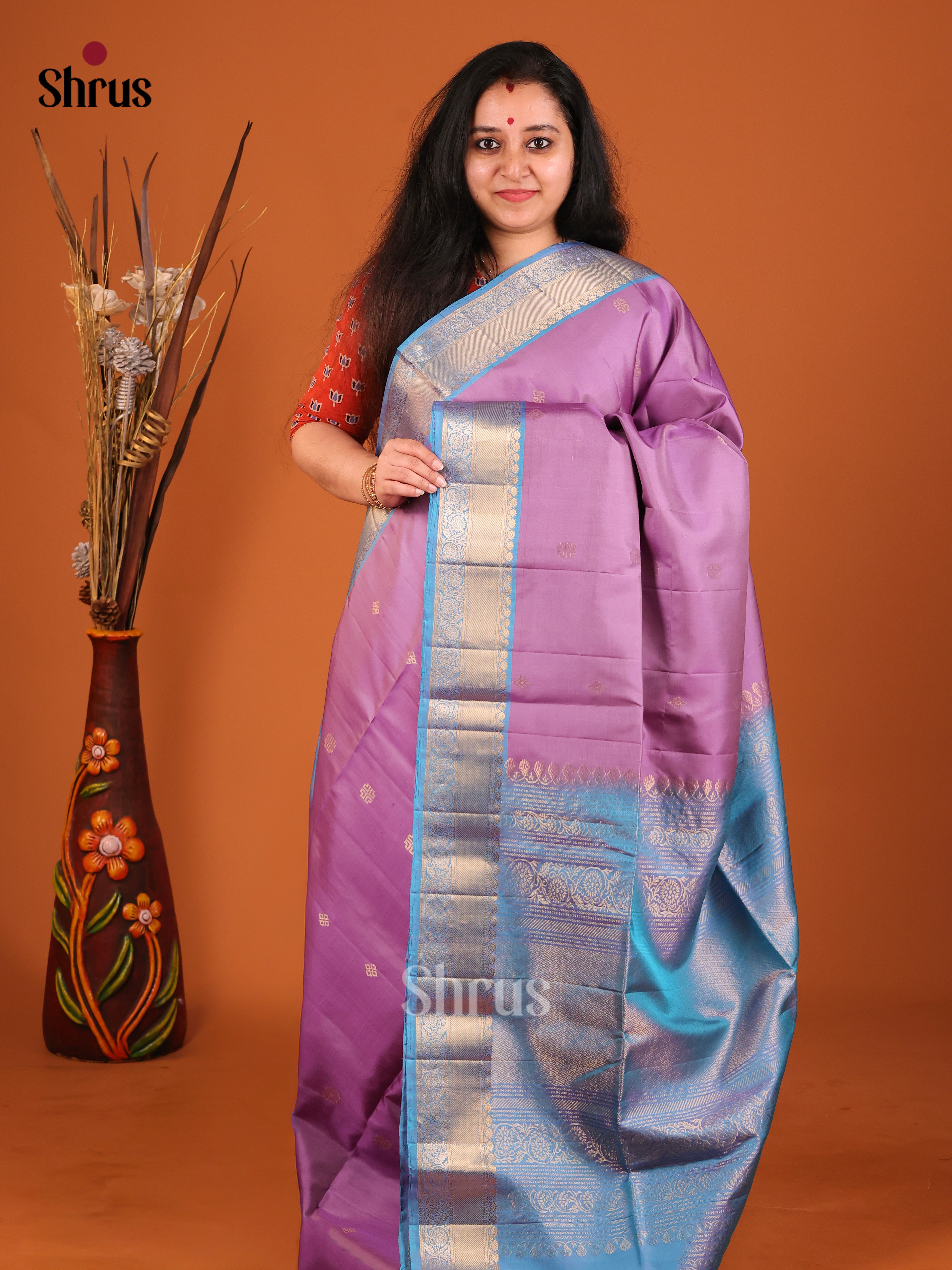 Beautifully chic Lavender Soft Silk Saree with splendid zari border