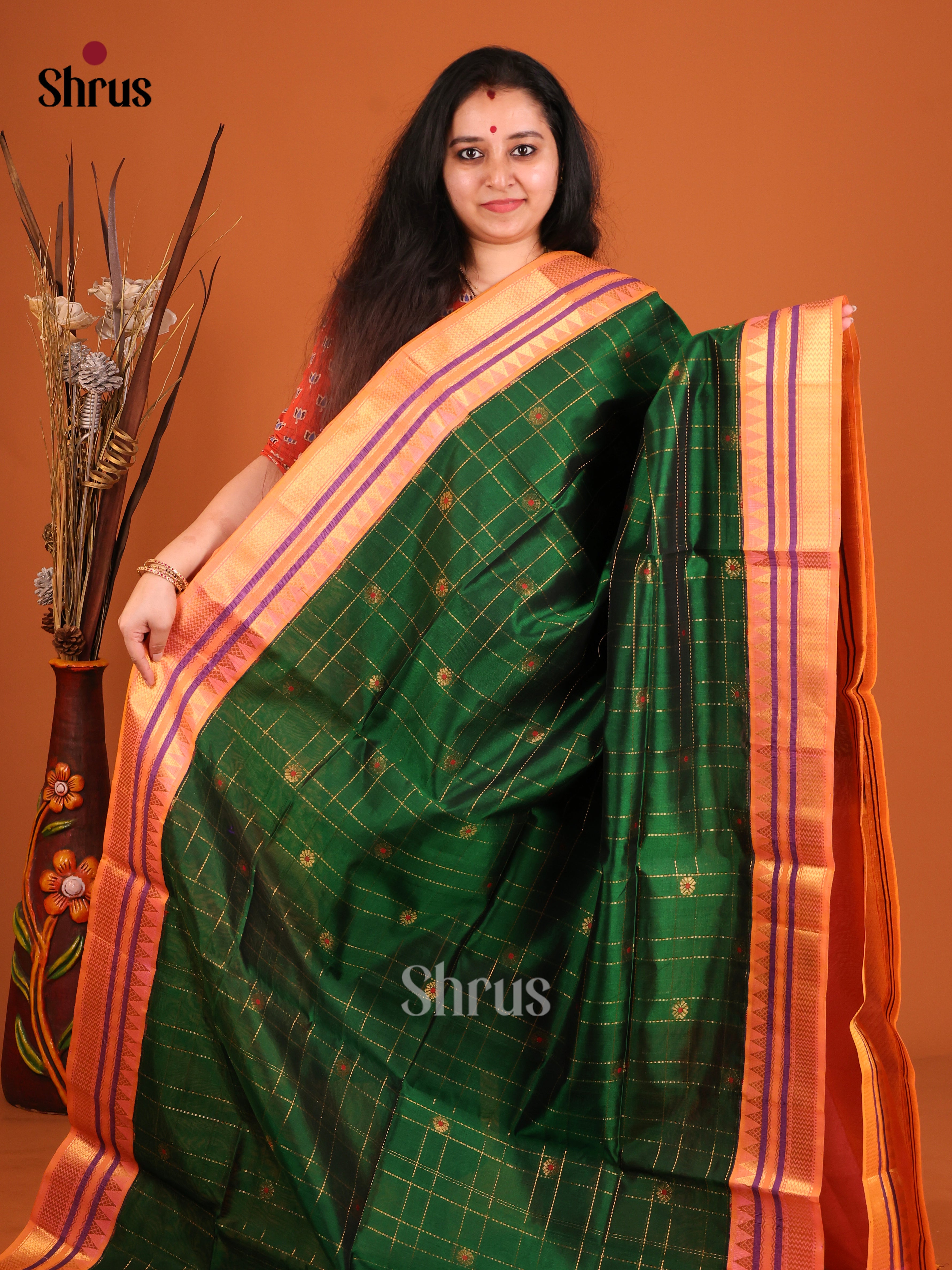 DIS17191 - Korvai-kattams Saree