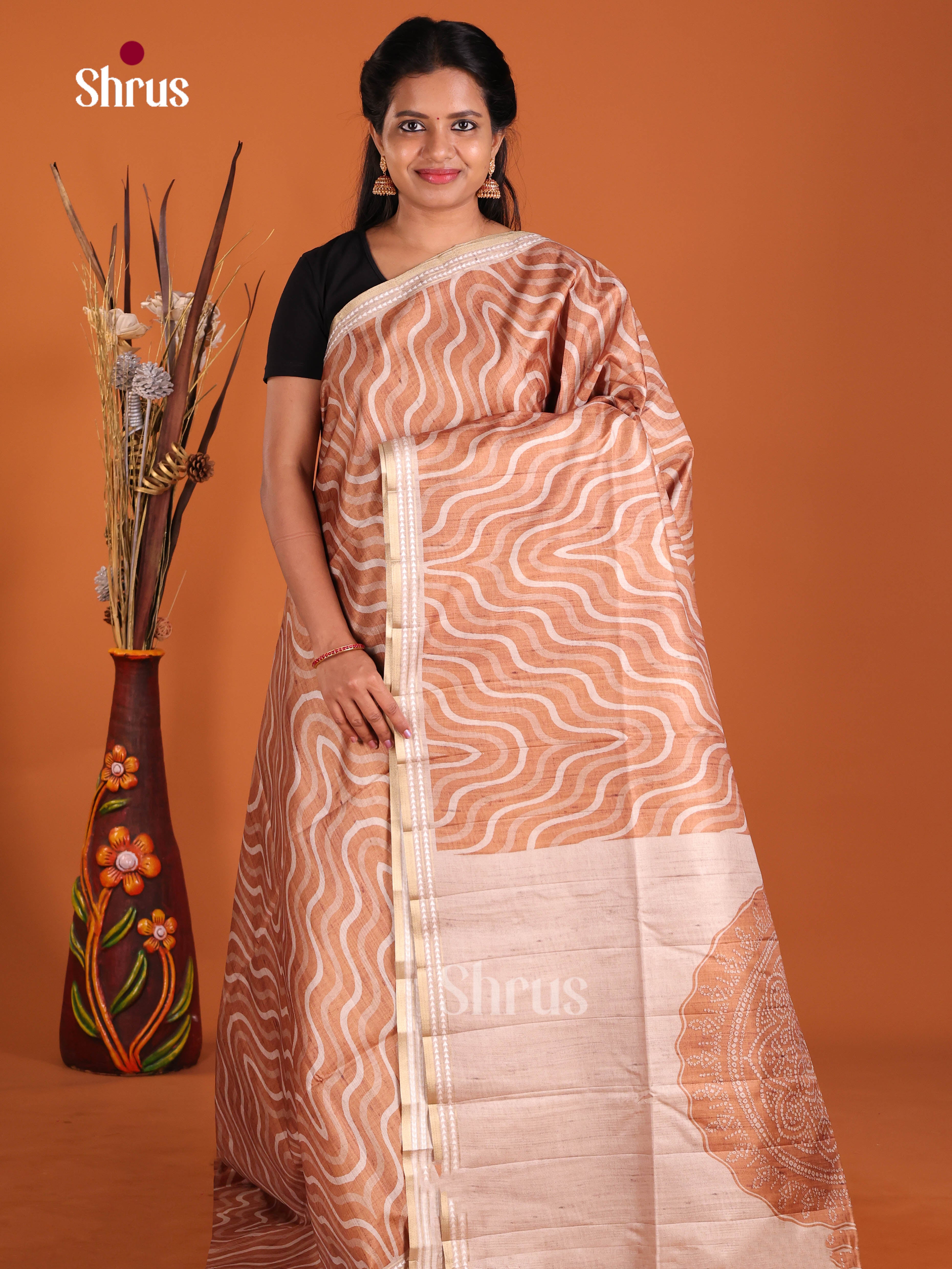 DIS21158 - Semi matka Saree