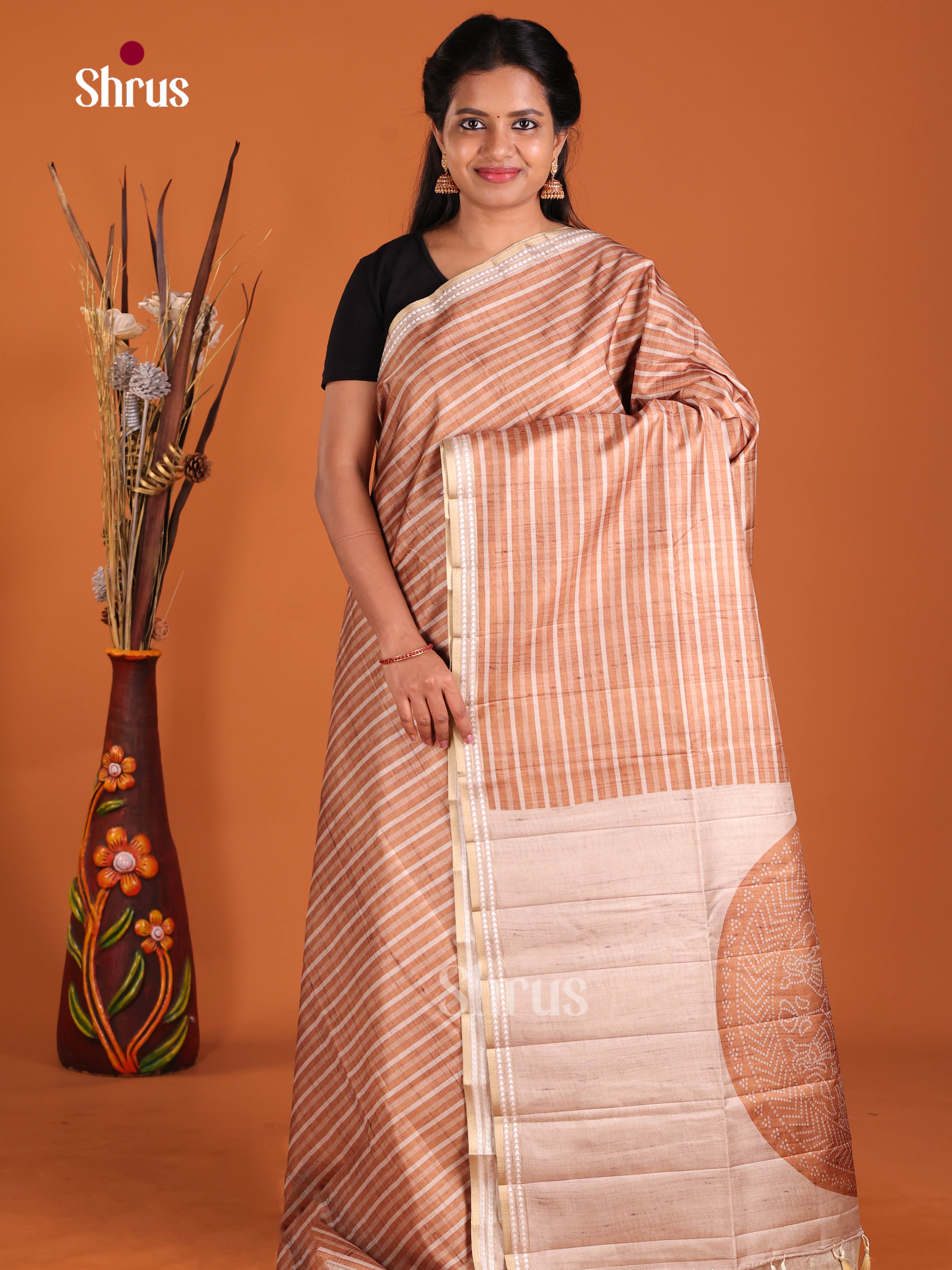 DIS21162 - Semi matka Saree