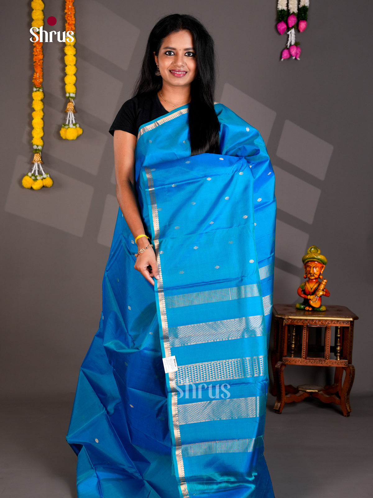 DIS23728 - Kanchipuram silk (LR) Saree - Shop on Shrus.com