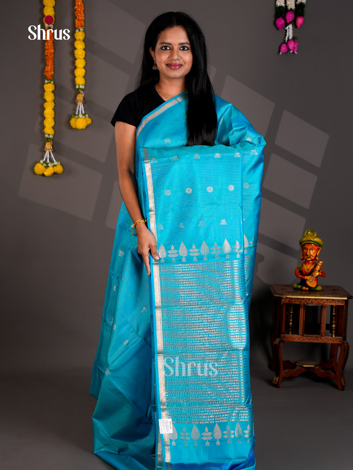 DIS23969 - Kanchipuram silk (HR) Saree - Shop on Shrus.com