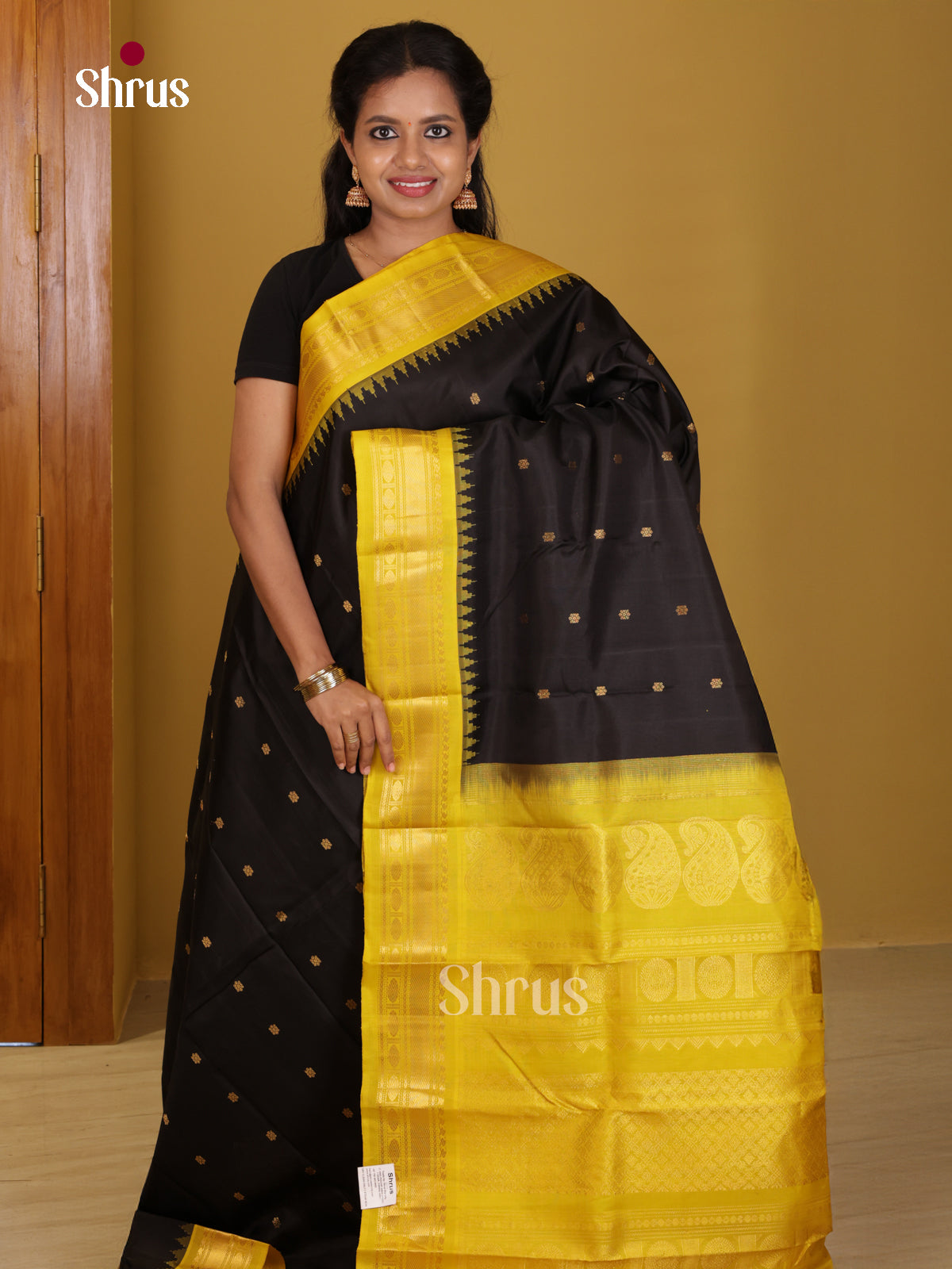 DIS24703 - Gadwal silk Saree