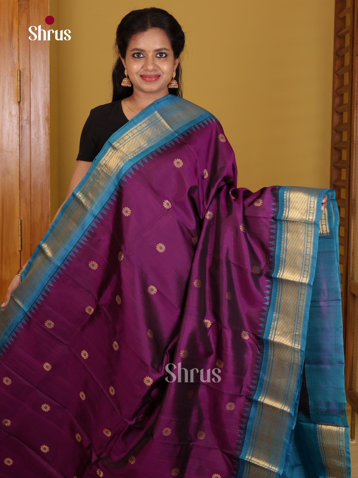 DIS24746 - Gadwal silk Saree