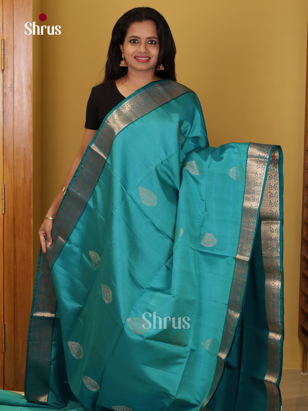 DIS26625 - Kanchipuram silk (HR) Saree - Shop on Shrus.com