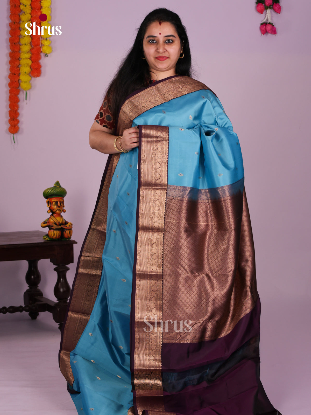 DIS27450 - Kanchipuram Butta design Saree - Shop on Shrus.com