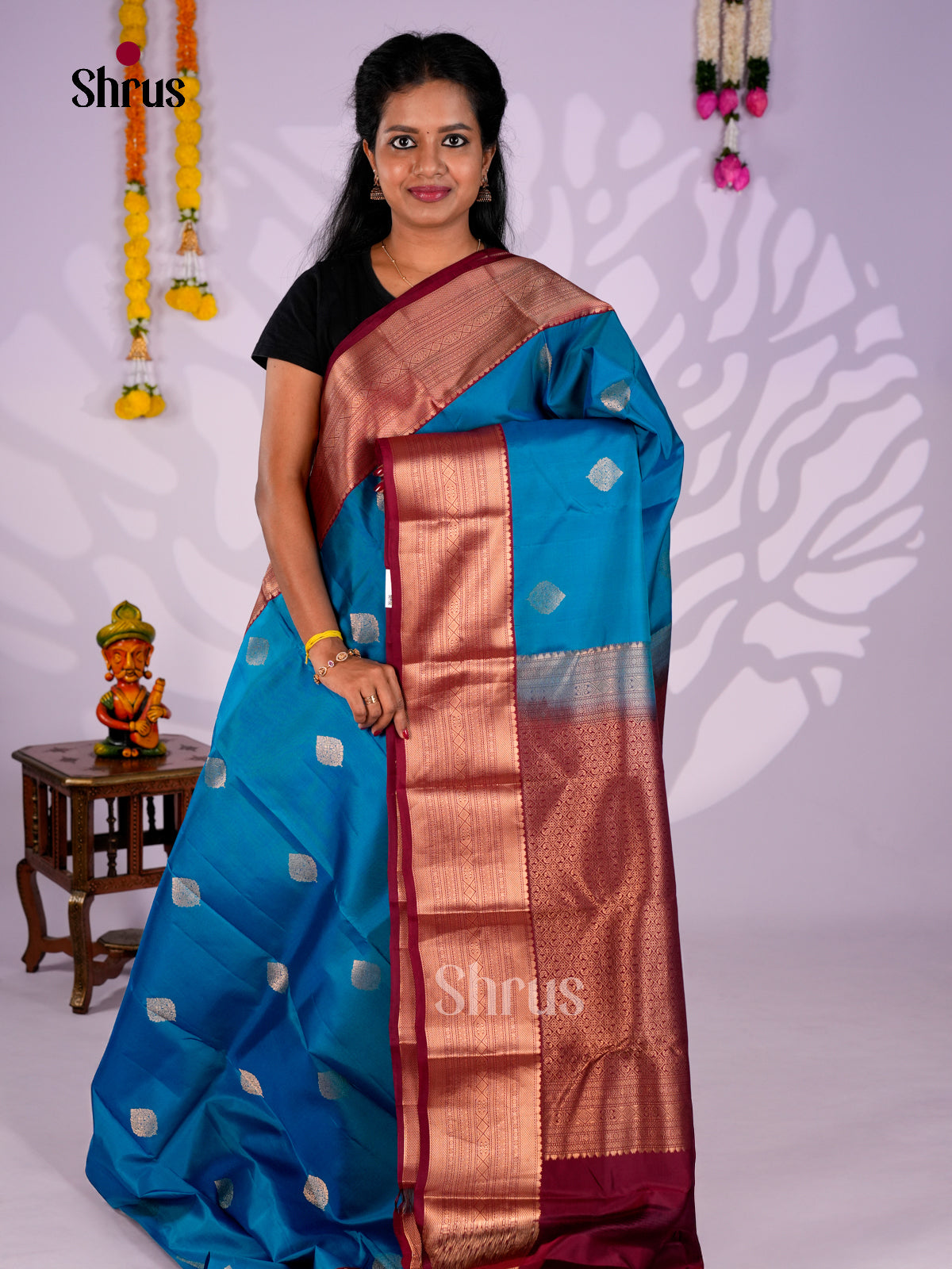 DIS27452 - Kanchipuram Butta design Saree - Shop on Shrus.com