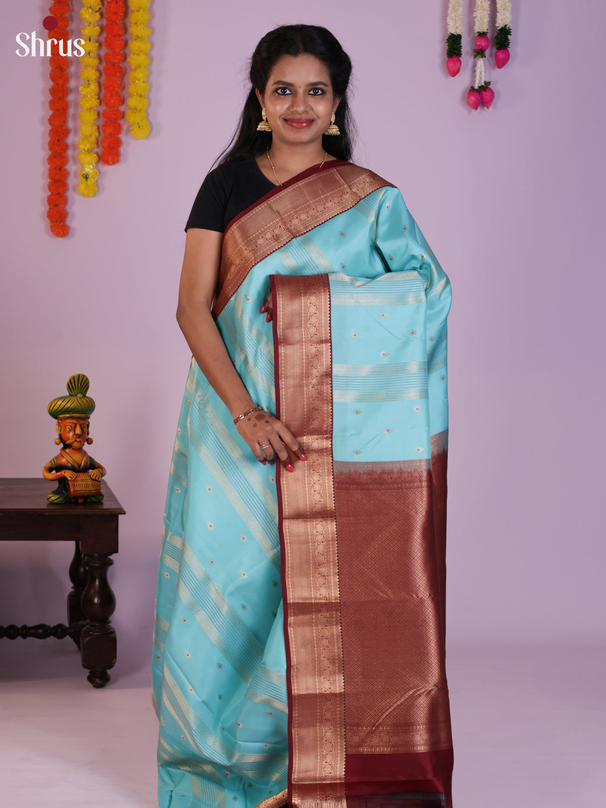 DIS27458 - Kanchipuram Butta design Saree - Shop on Shrus.com
