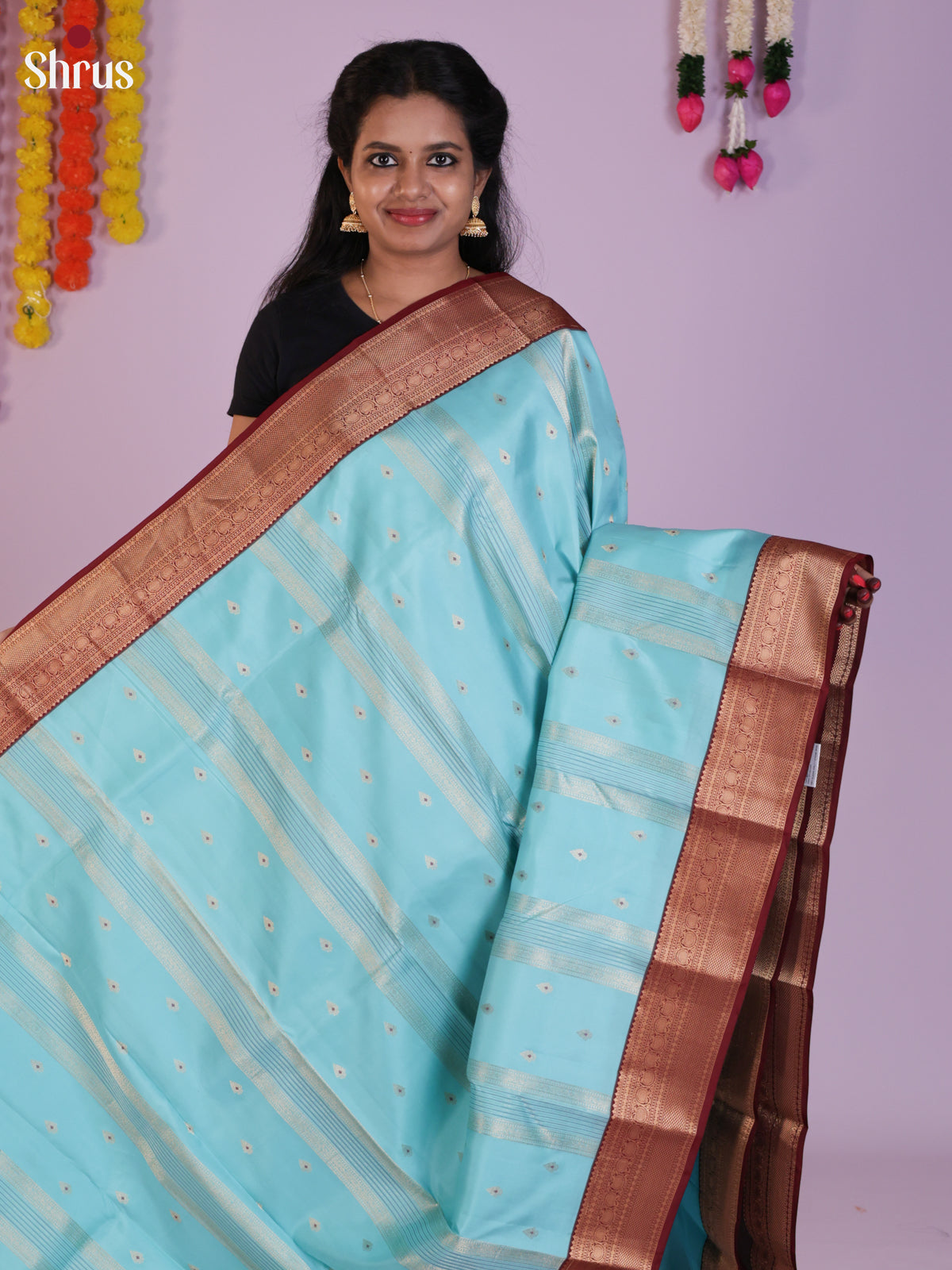 DIS27458 - Kanchipuram Butta design Saree - Shop on Shrus.com