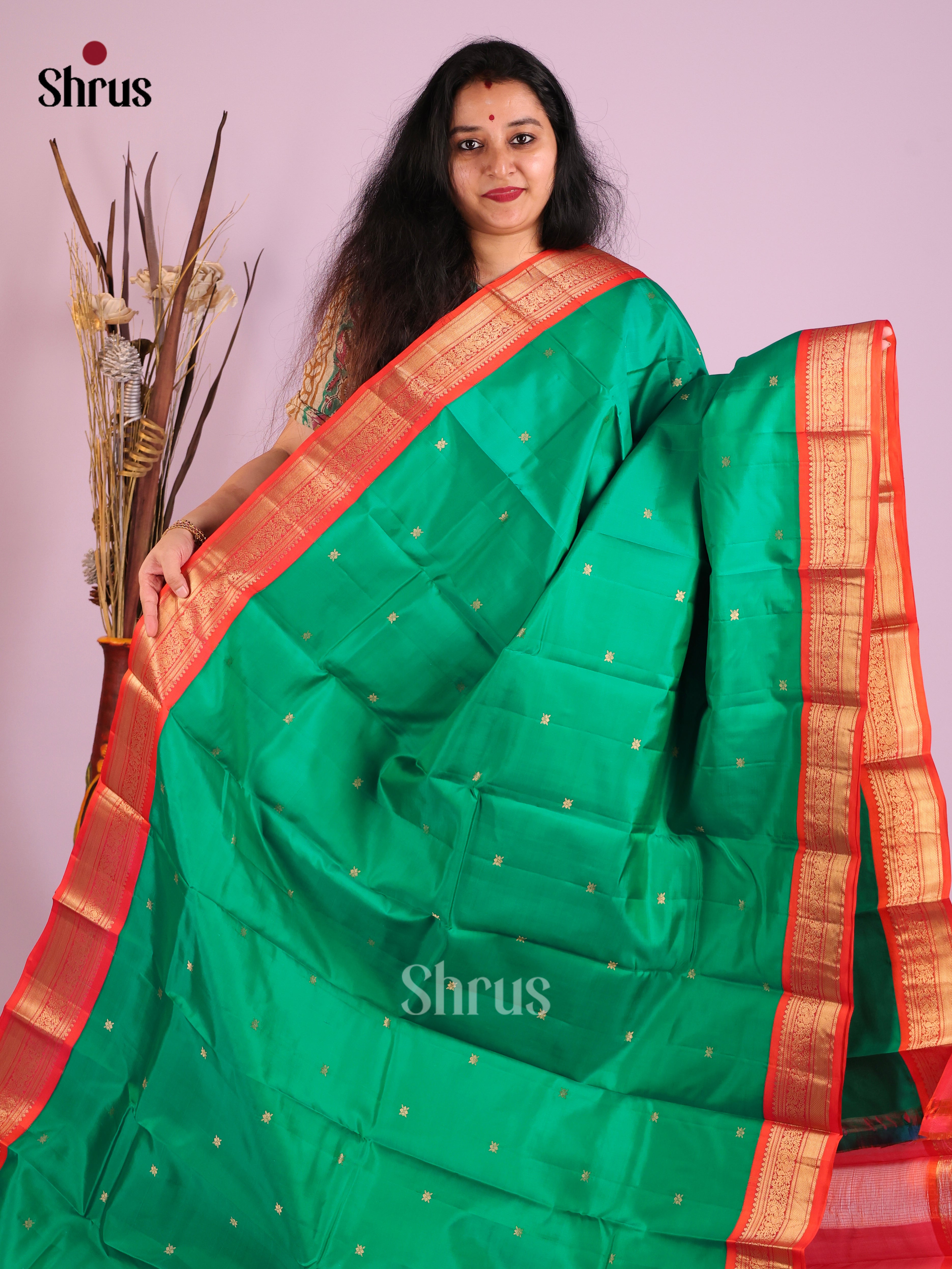 Classy Green Kanjivaram Saree with Golden Buttas & contrast Orange zari border 2