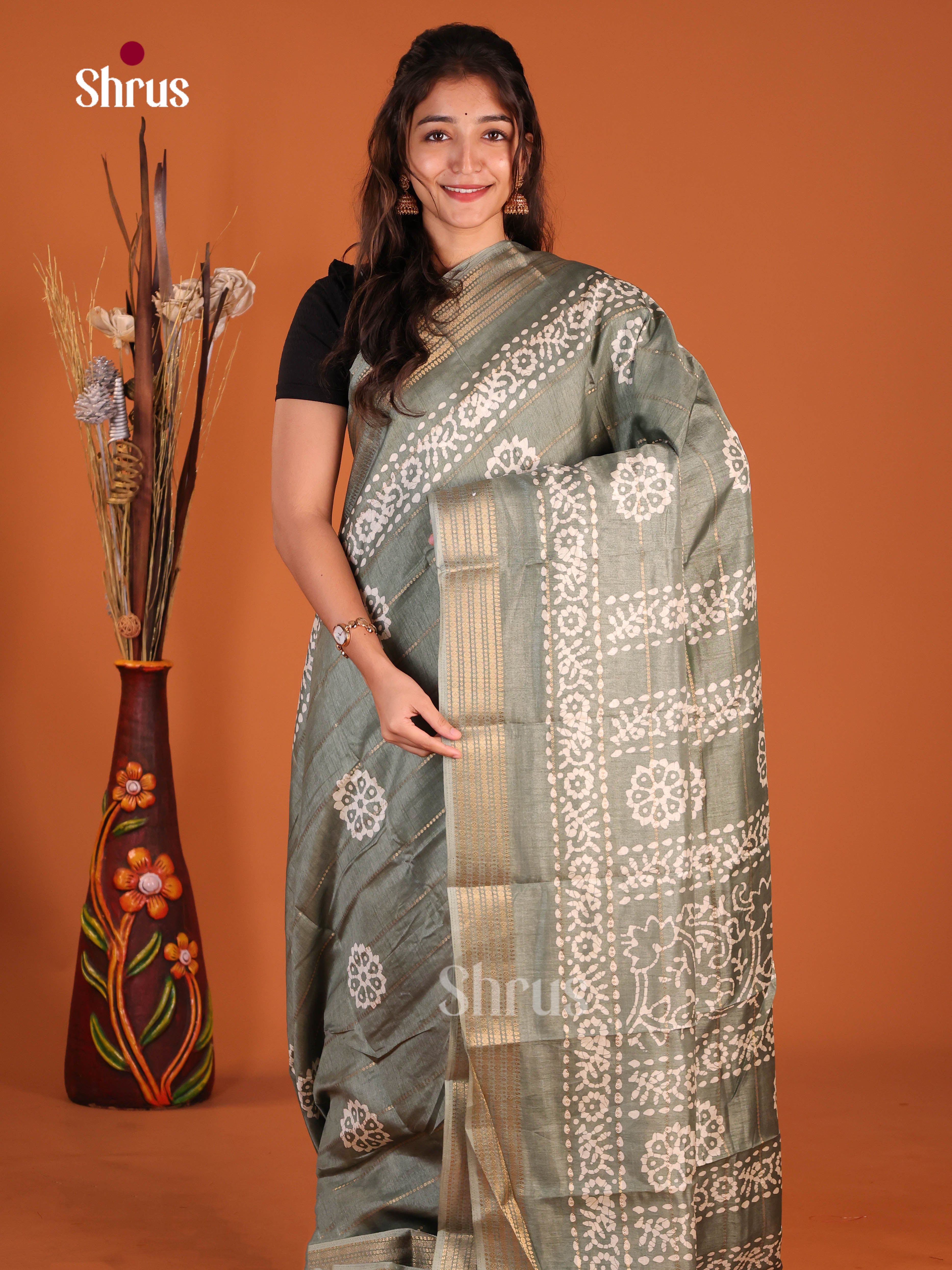 Grey - Semi Crepe Saree - Shop on Shrus.com