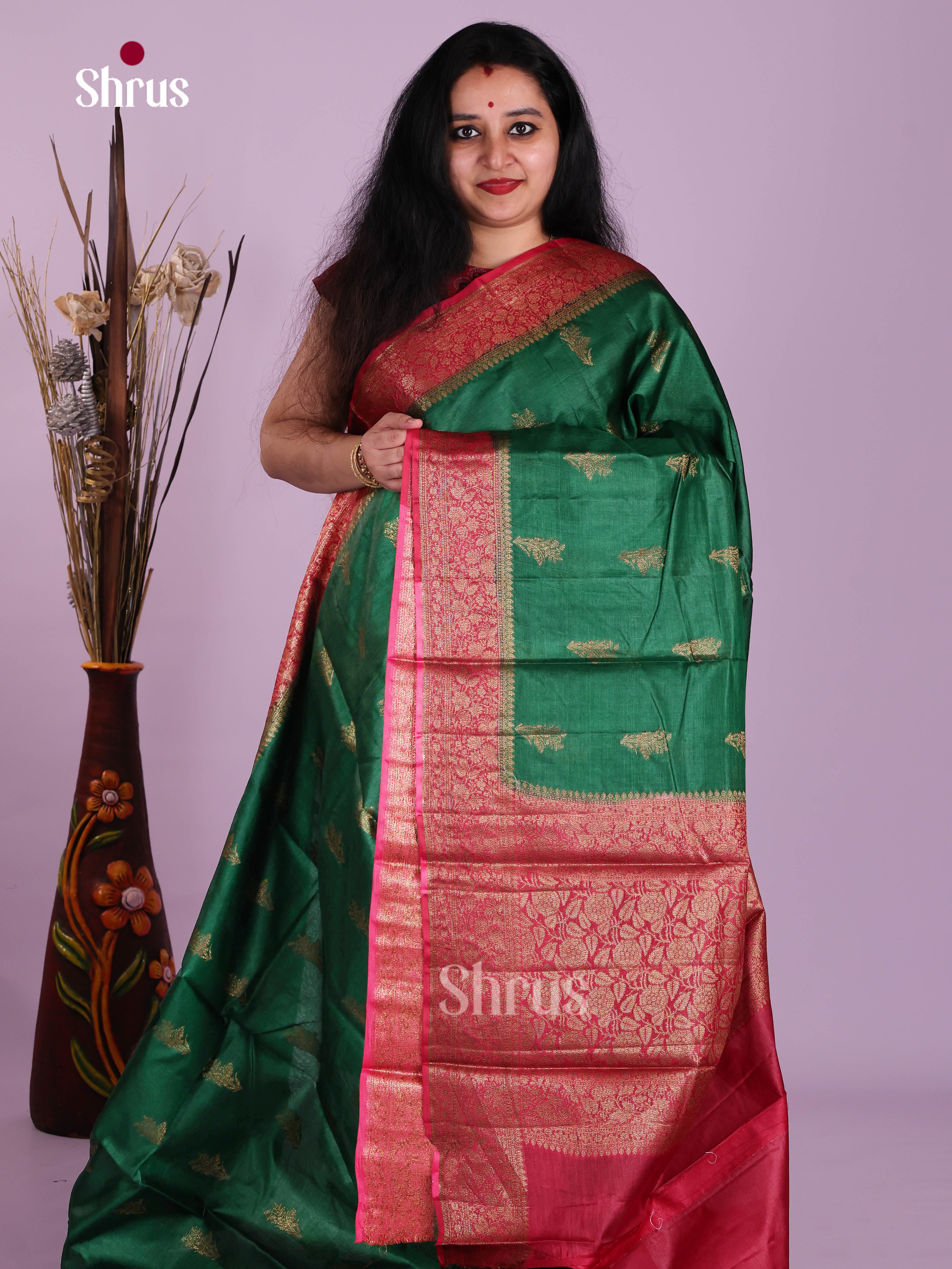 Luxurious Green Handloom Tussar Saree With Golden Motifs & Pink Pallu