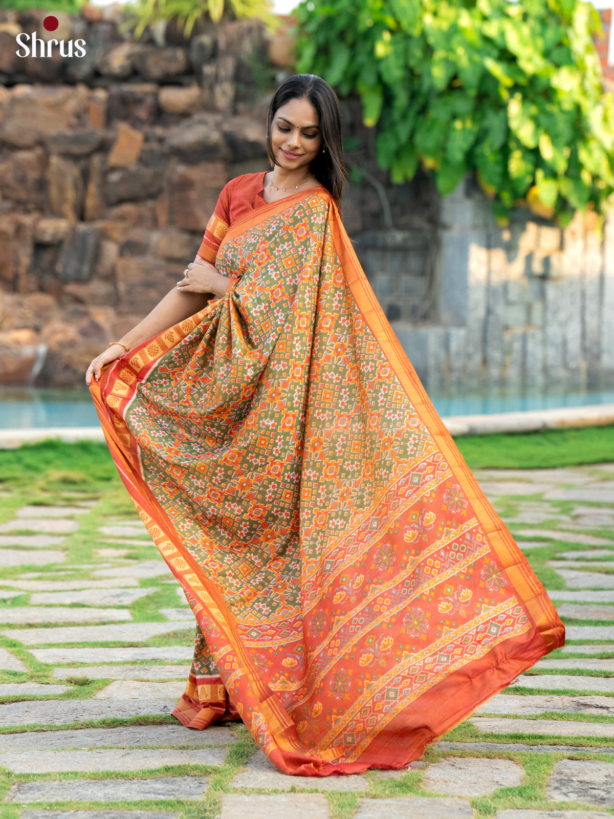 DKS08160 - Semi Patola Saree