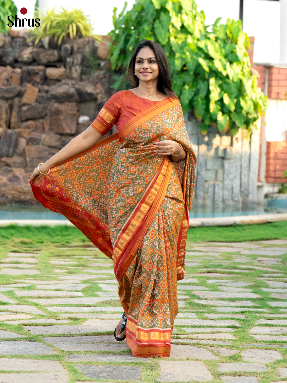 DKS08160 - Semi Patola Saree