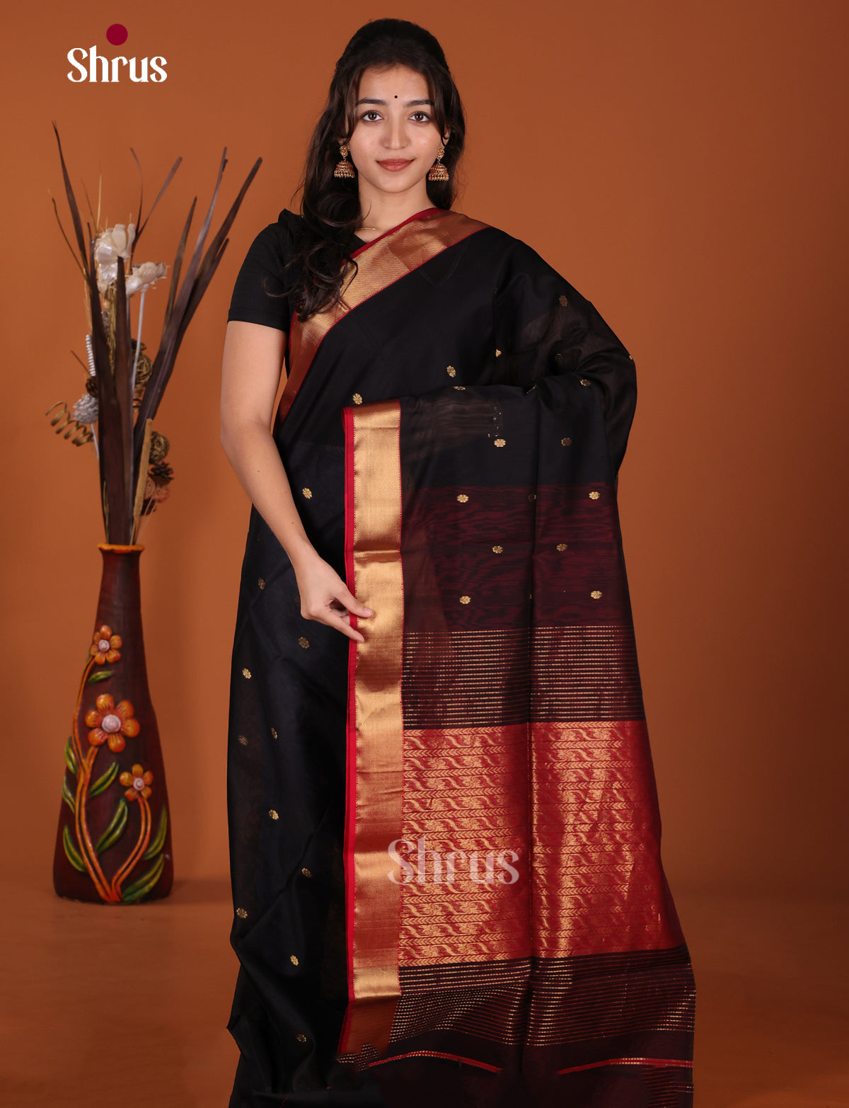 Pretty Black & Red Maheshwari silkcotton Saree with zari buttas & zari border