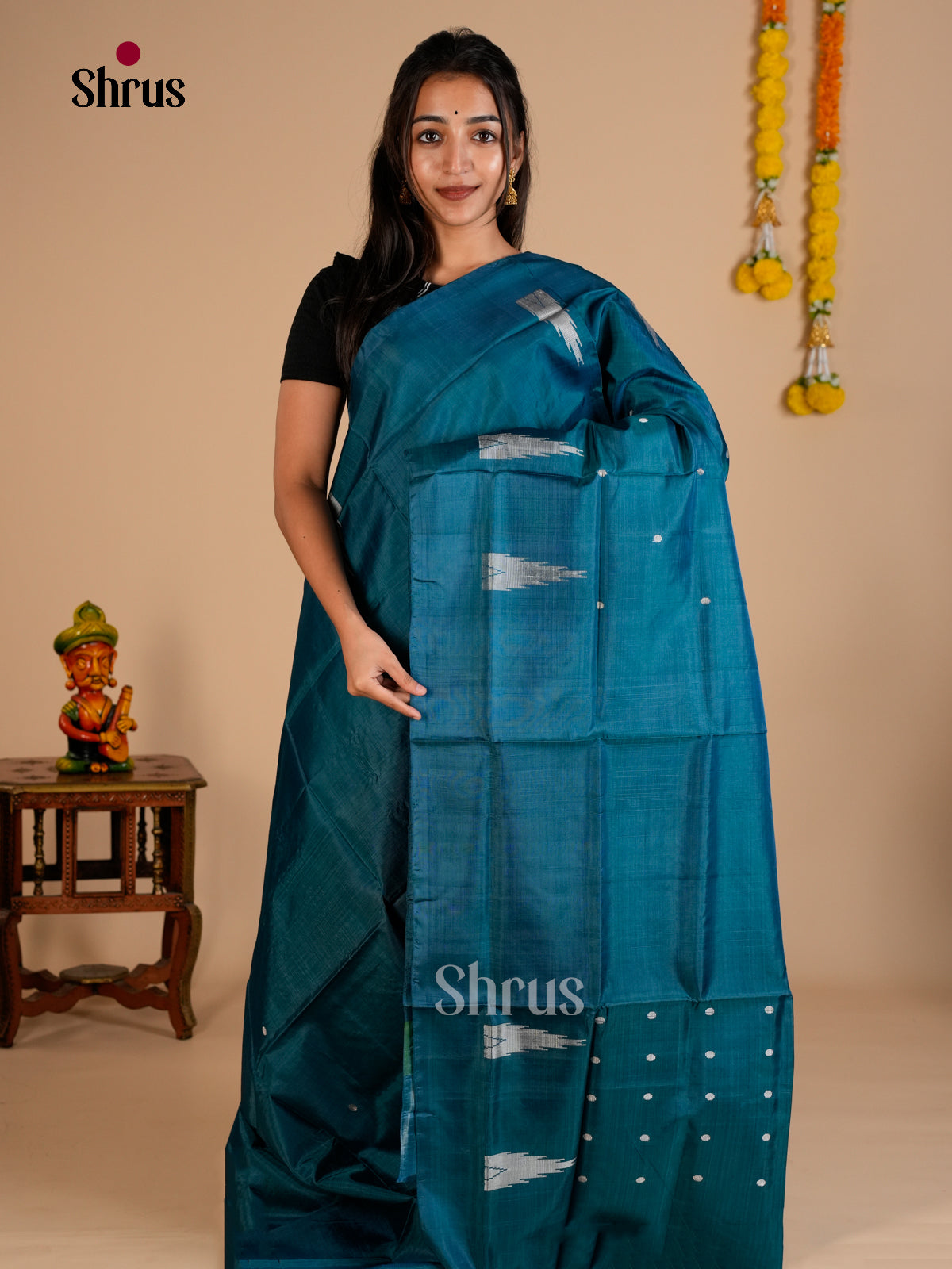 DLS04128 - Banana Pith without blouse Saree - Shop on Shrus.com