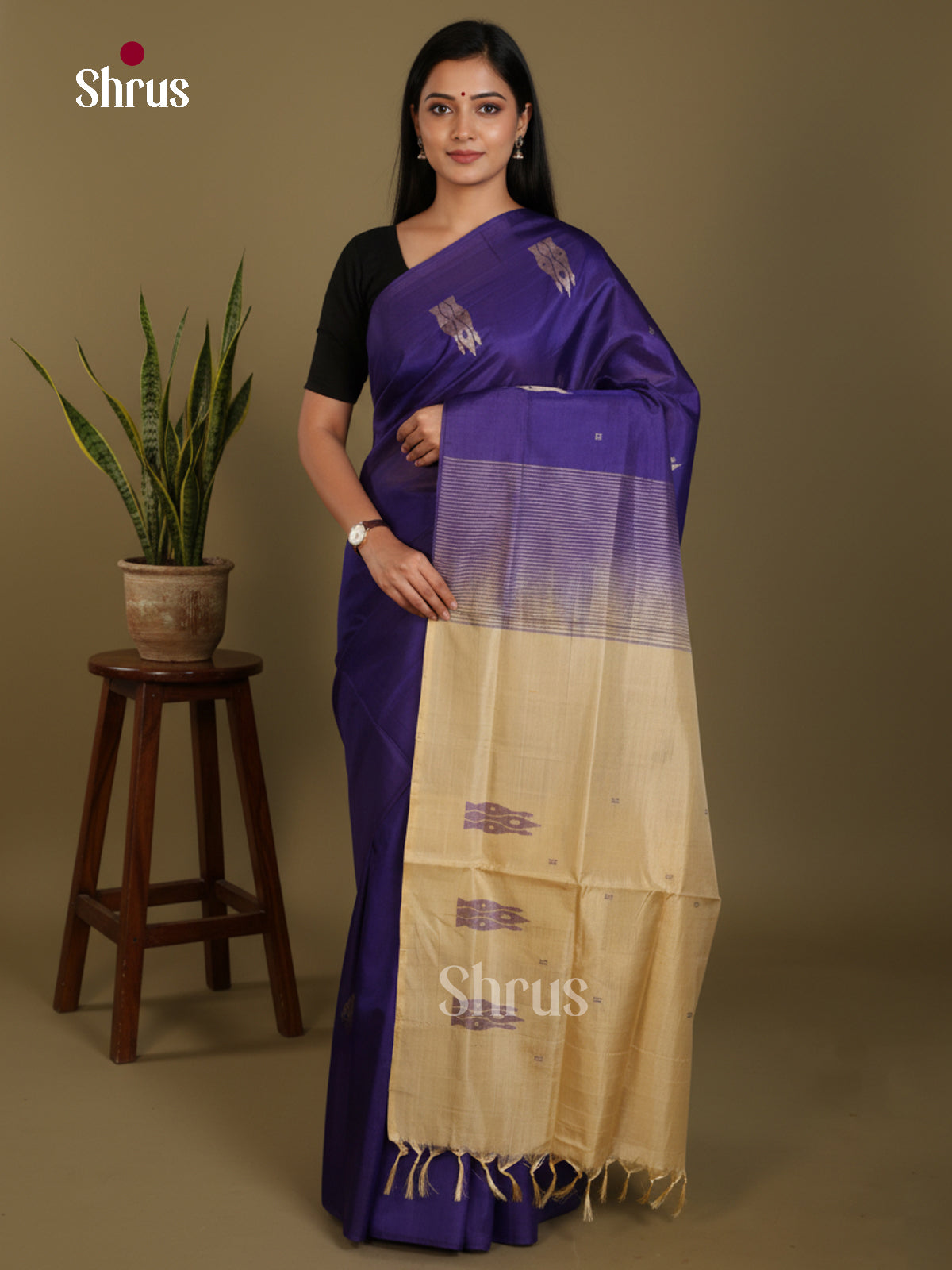DLS04130 - Banana Pith without blouse Saree - Shop on Shrus.com