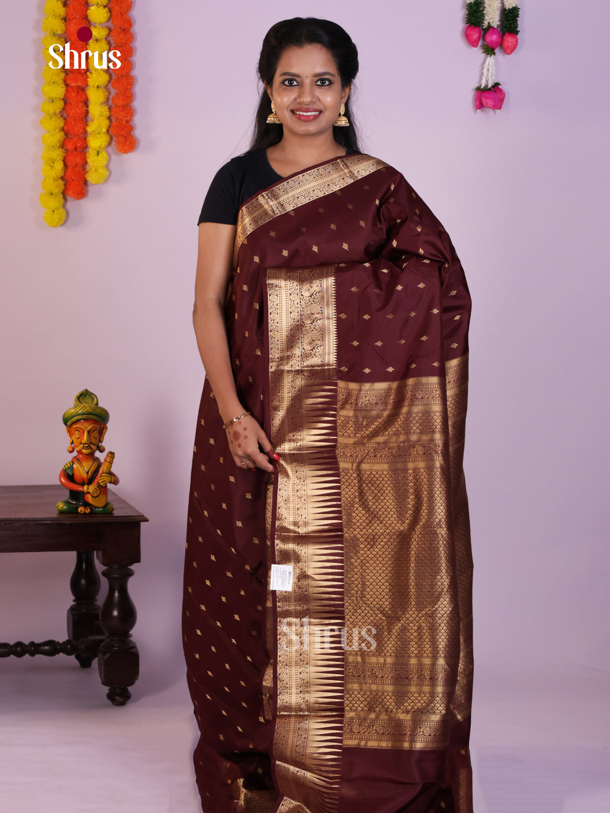 Royal Deep Brown Kanchipuram Pattu Saree With Gold Buttas & Brocade Pallu