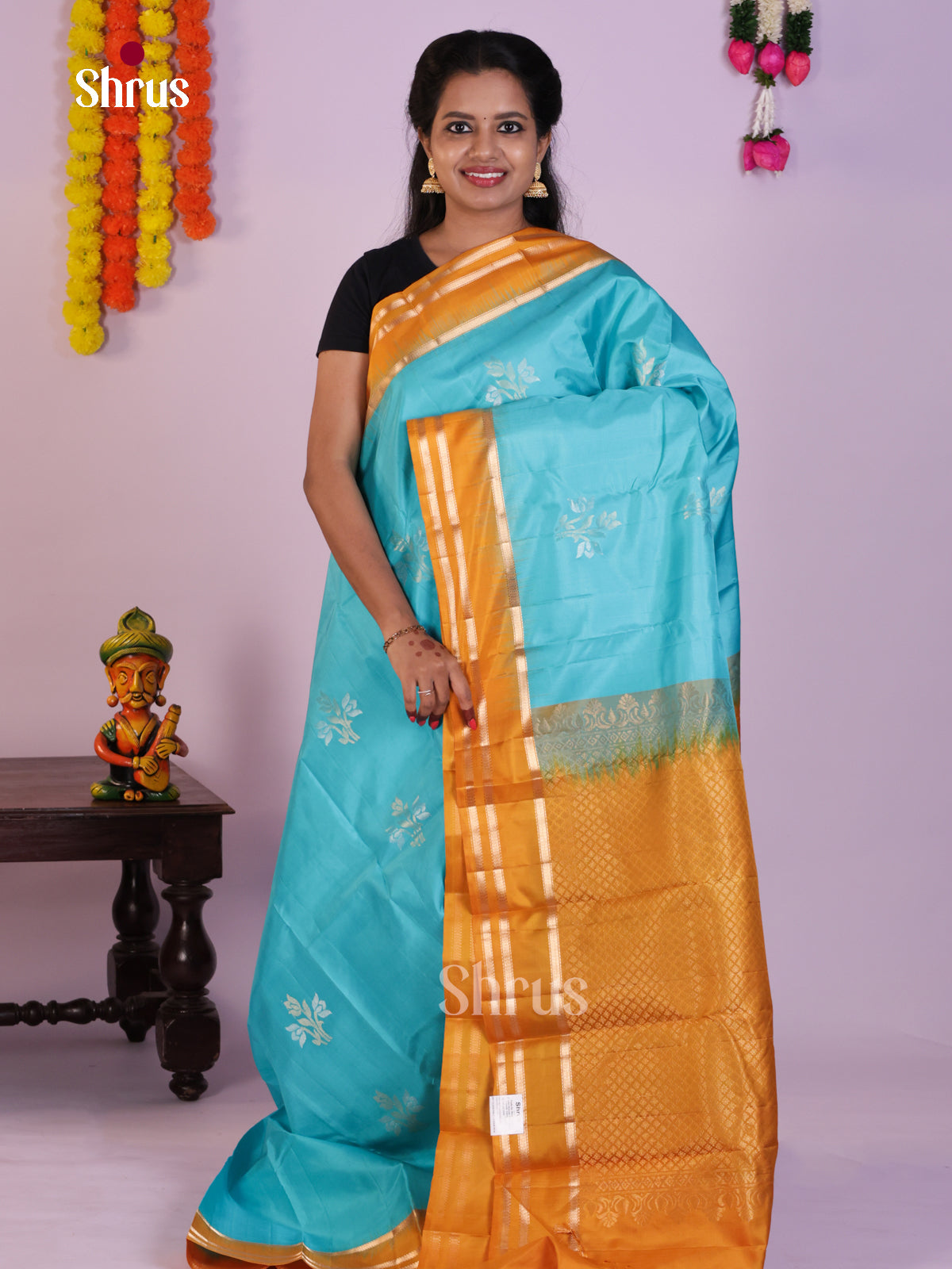 DLS16108 - Kanchipuram Butta design Saree
