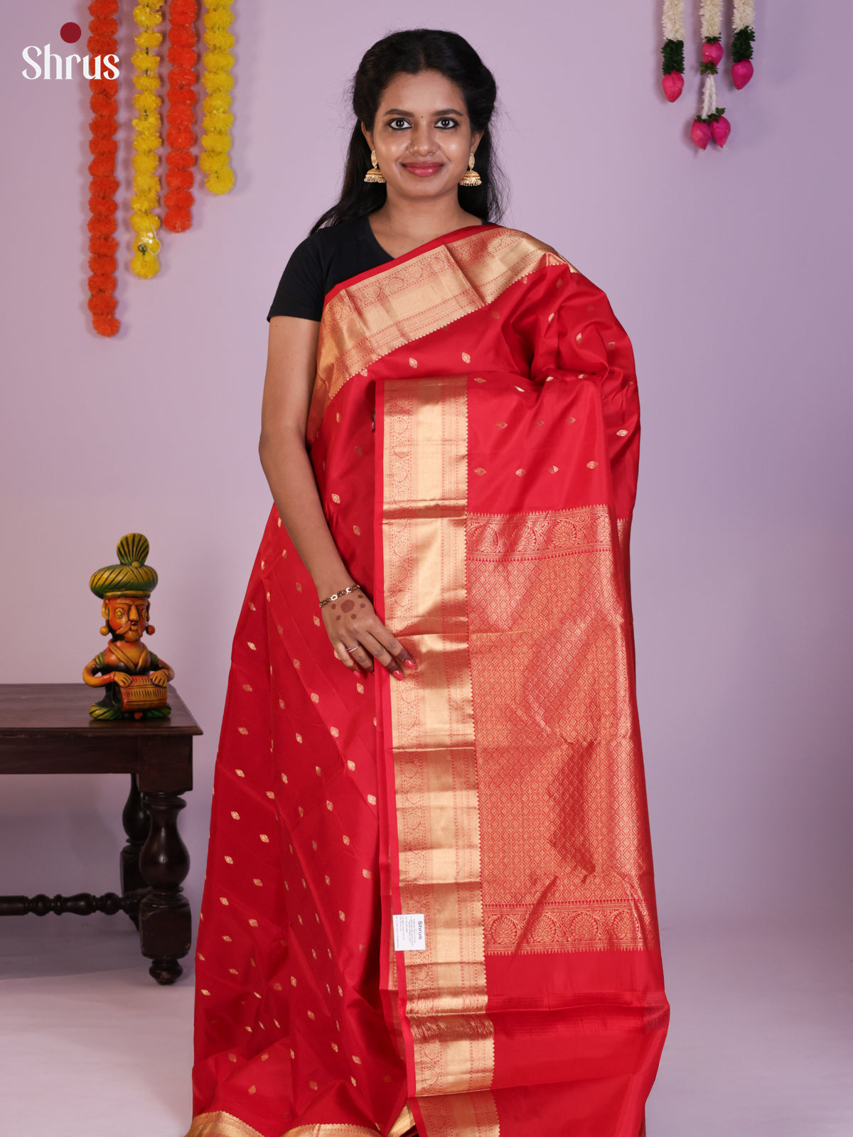 DLS16110 - Kanchipuram Butta design Saree