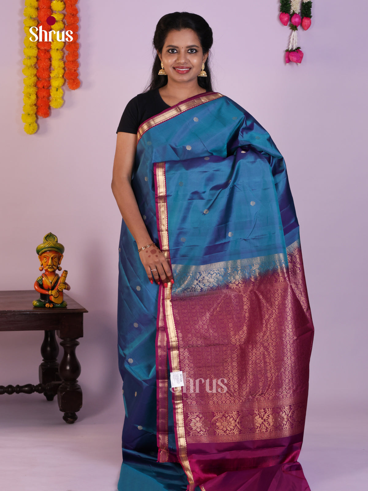 DLS16129 - Kanchipuram Butta design Saree - Shop on Shrus.com
