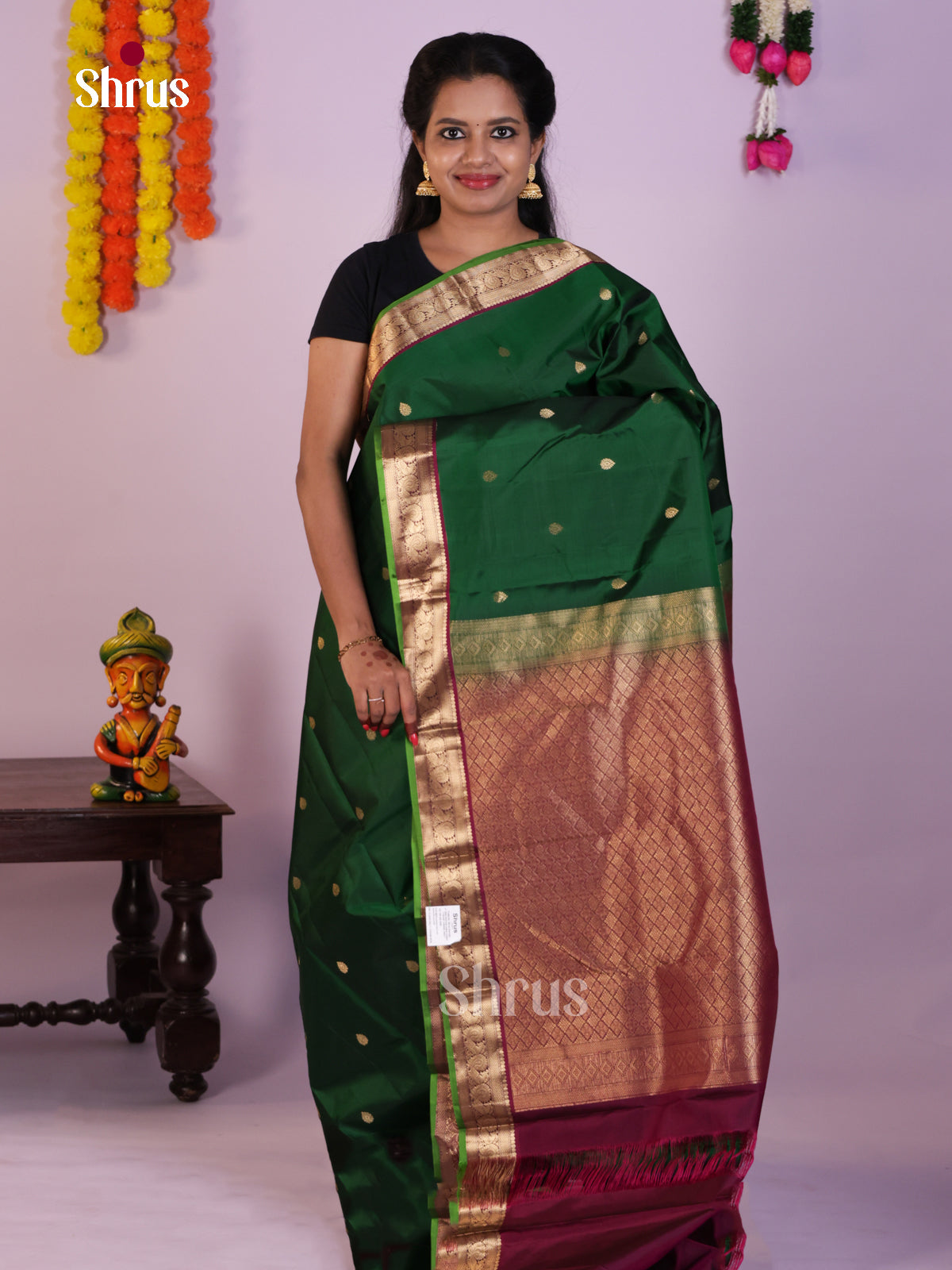 Green Kanjivaram Saree With Golden Buttas & Maroon Zari Pallu