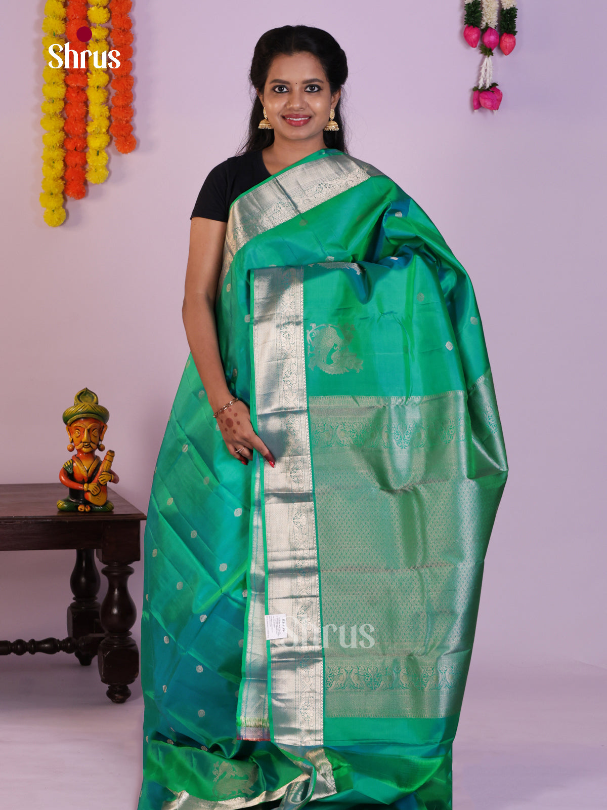 Graceful Green Kanjivaram Saree with Silver Zari Buttas & Brocade Pallu