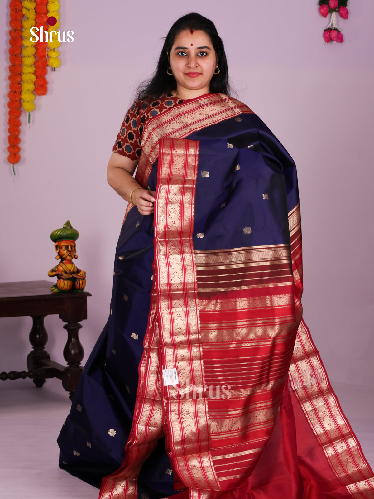 Majestic Dark Blue Kanchipuram Silk Saree With Gold Buttas & Red Zari Pallu