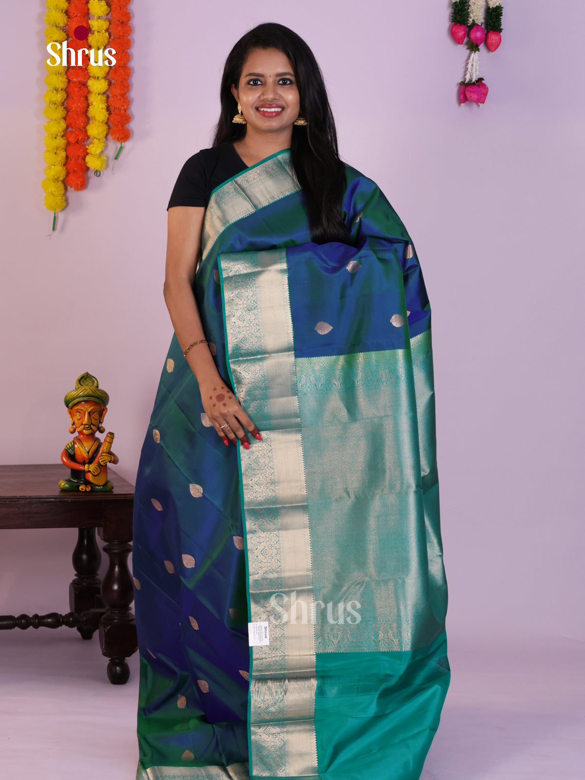 Elegant Royal Blue Kanjivaram Silk Saree With Floral Motifs & Teal Blue Pallu