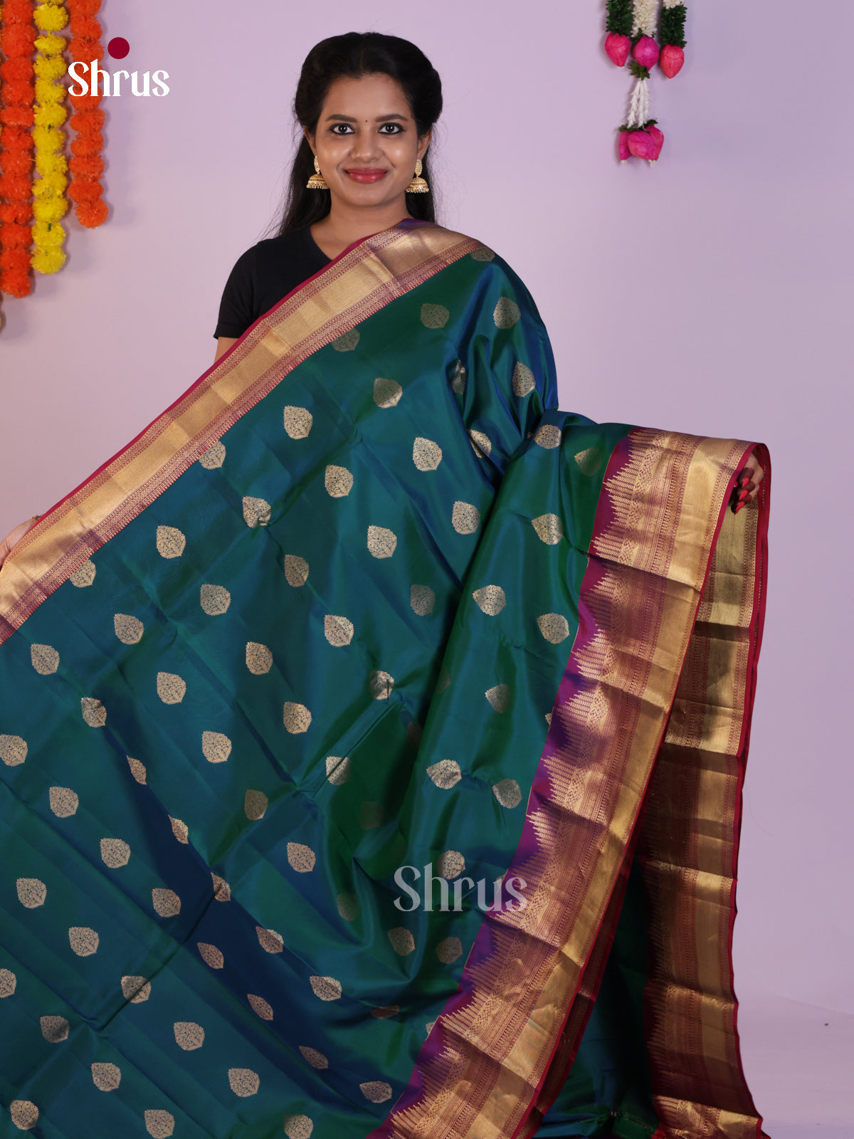 DLS16297 - Kanchipuram Butta design Saree