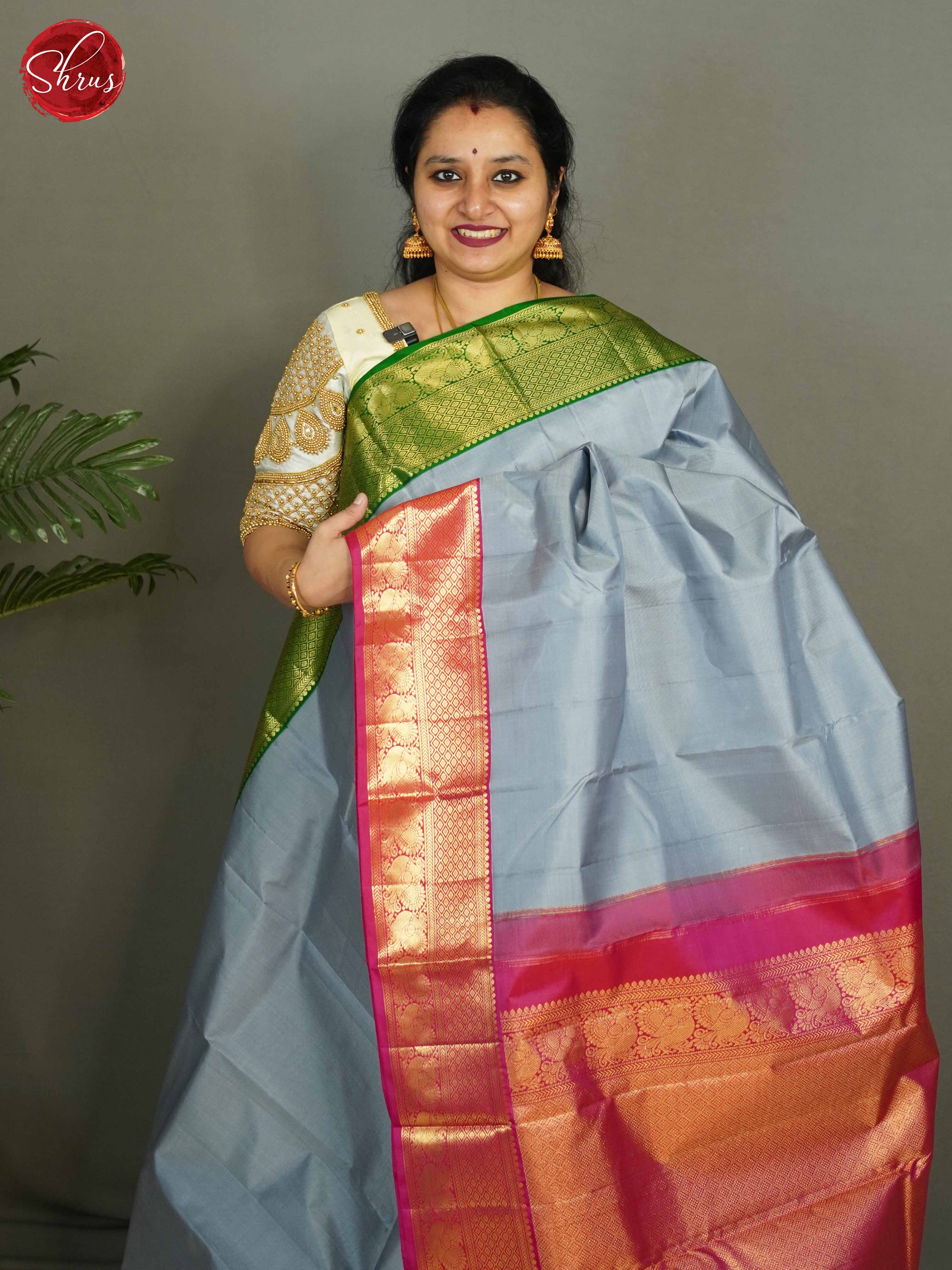 Grey and Pink Korvai Kanchipuram silk Adorned With Plain Body and Ganga Jamuna Border-4
