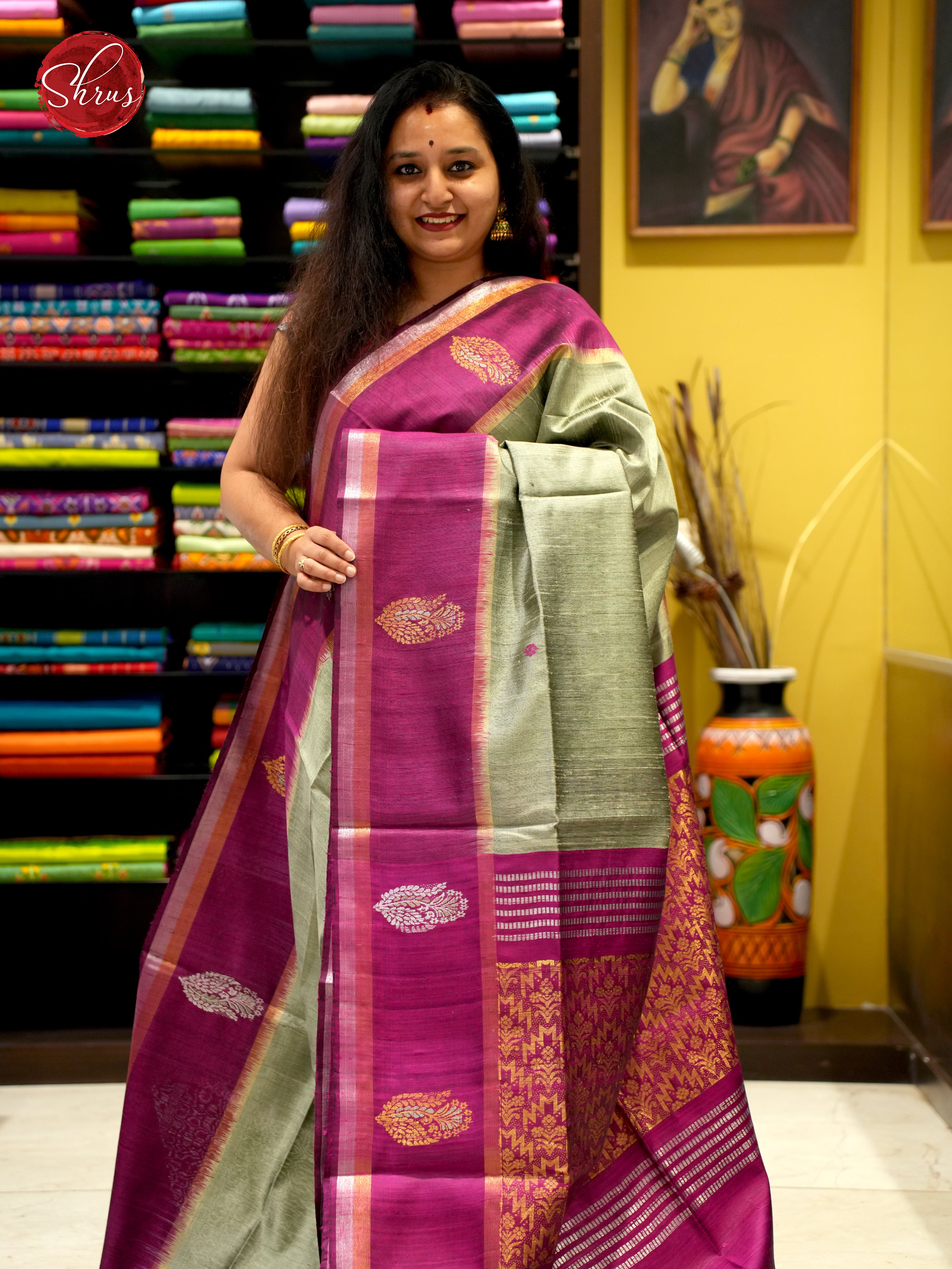 Elachi Green & Majenta - Raw Silk Saree - Shop on ShrusEternity.com