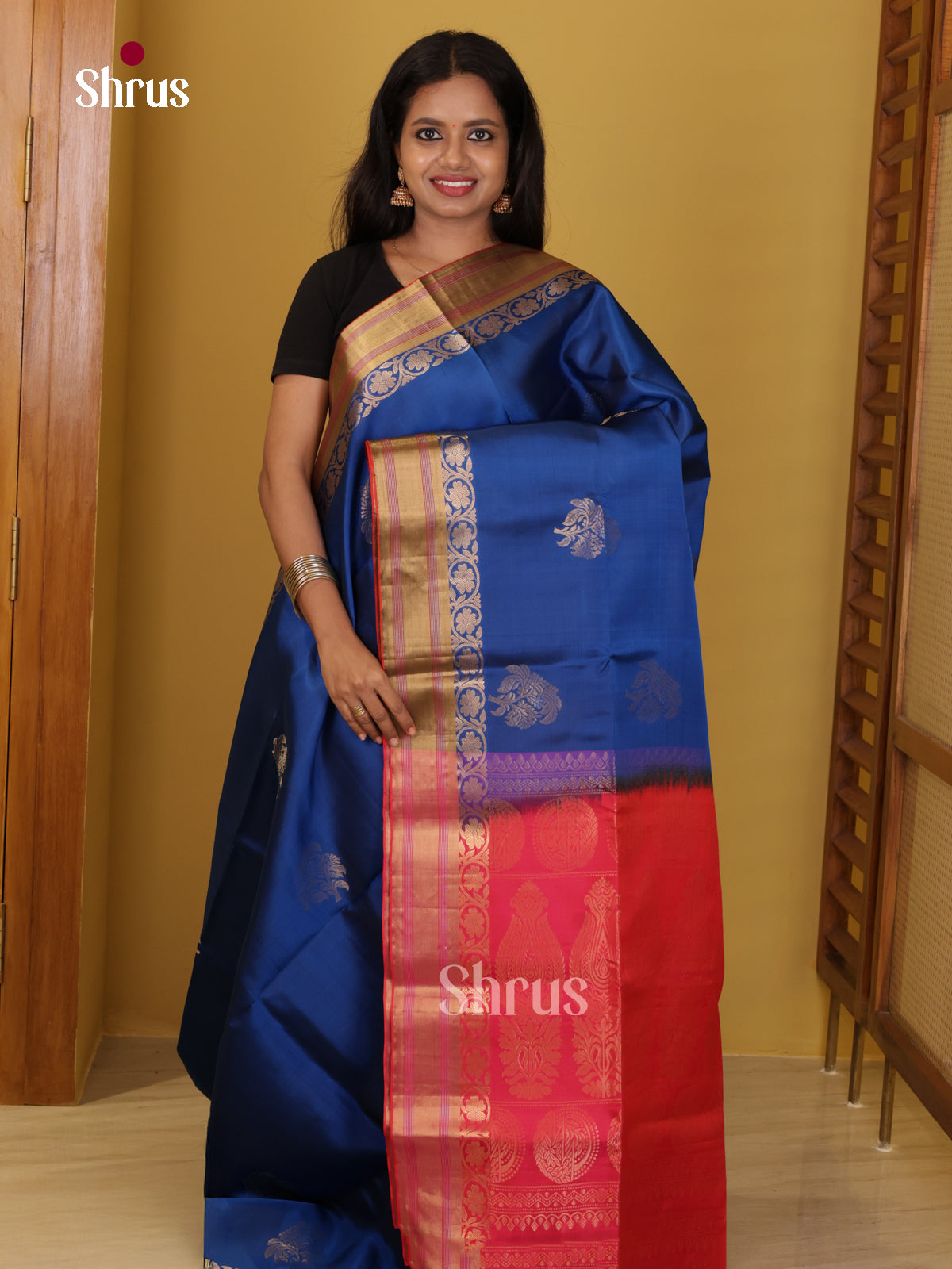 Buy Vivid Dark Blue Soft Silk Saree with Floral Motifs, Zari Woven Border & Pink Pallu
