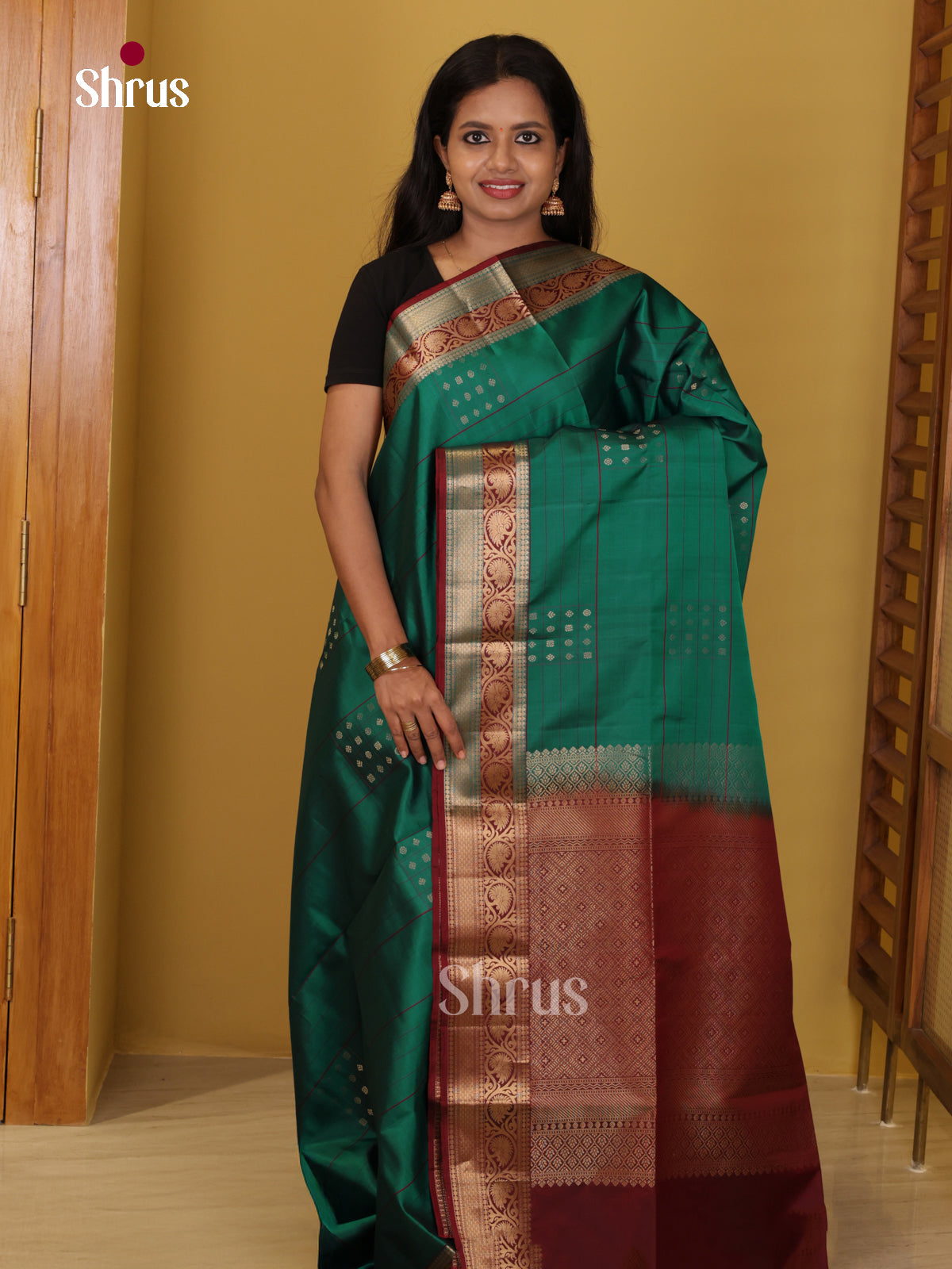 Buy Classy Dark Green Kanchipuram Silk Saree with Gold Buttis, Maroon Zari Border & Brocade Pallu