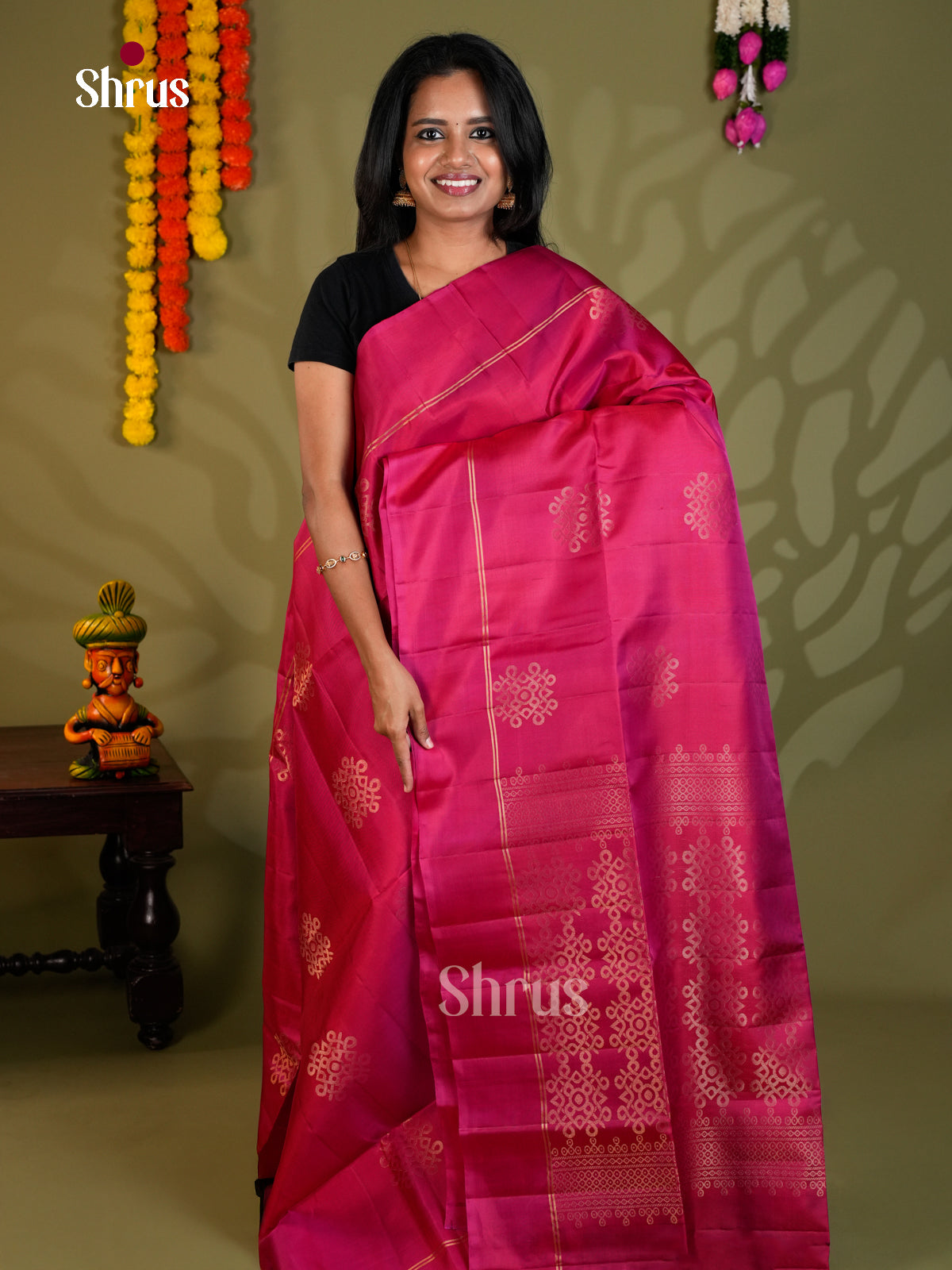 Buy Gorgeous Dark Pink Soft Silk Saree with Zari Kolam Motifs, Plain Border & Brocade Pallu