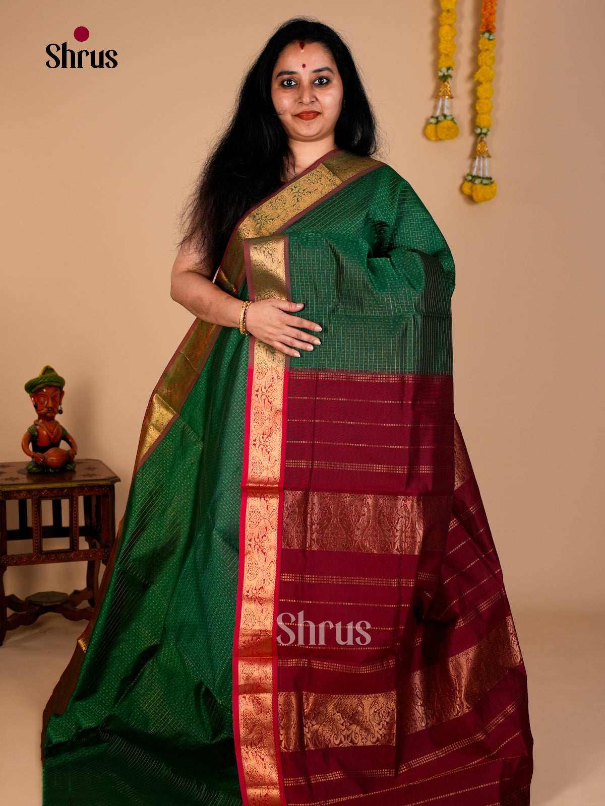 Buy Timeless Deep Green Silk Cotton Saree With Gold Checks, Buttas, Maroon Zari Border & Pallu