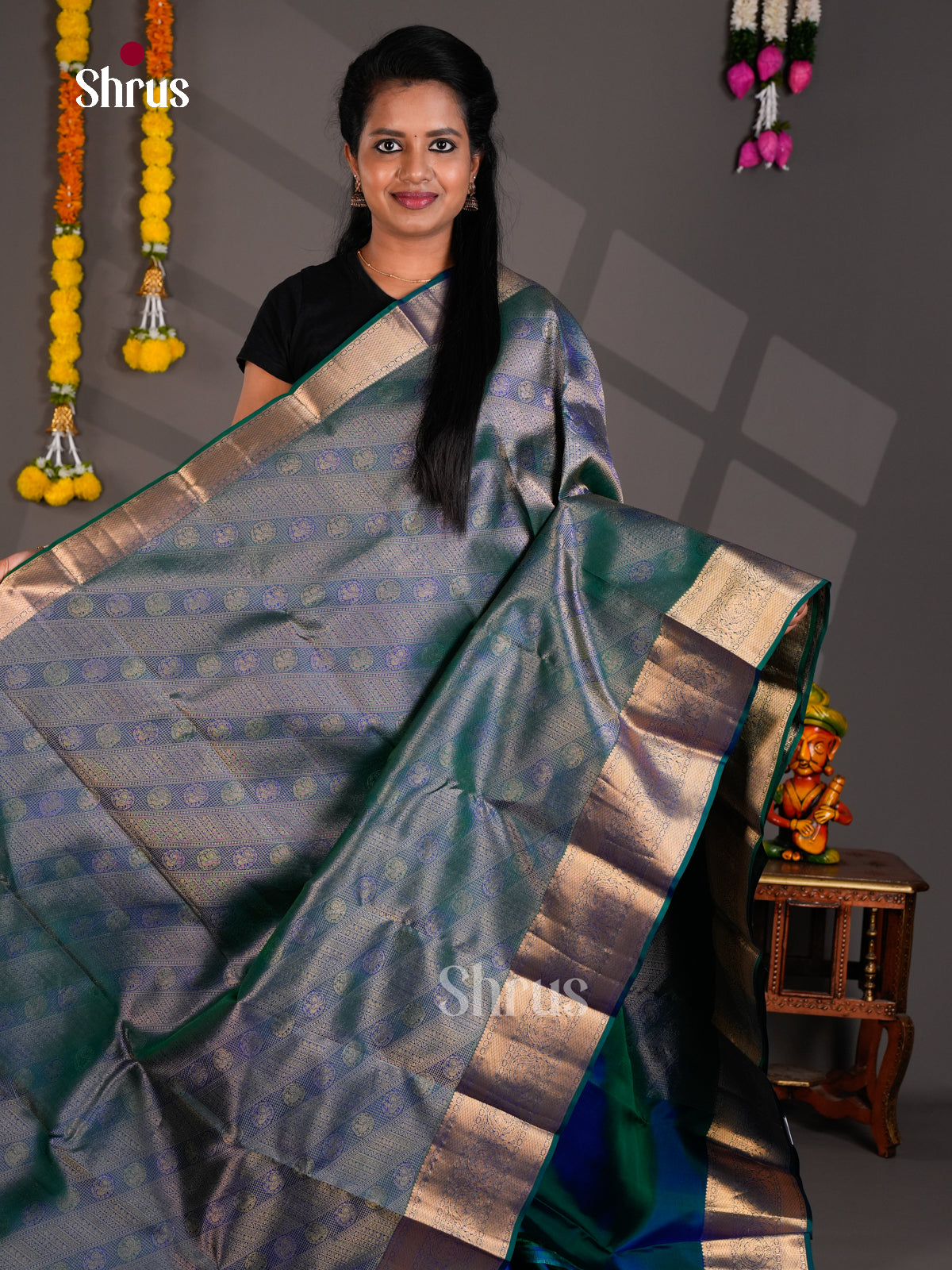 Buy Pretty Dual Shaded Peacock Blue Kanchipuram Saree with Zari Brocade & Traditional Border