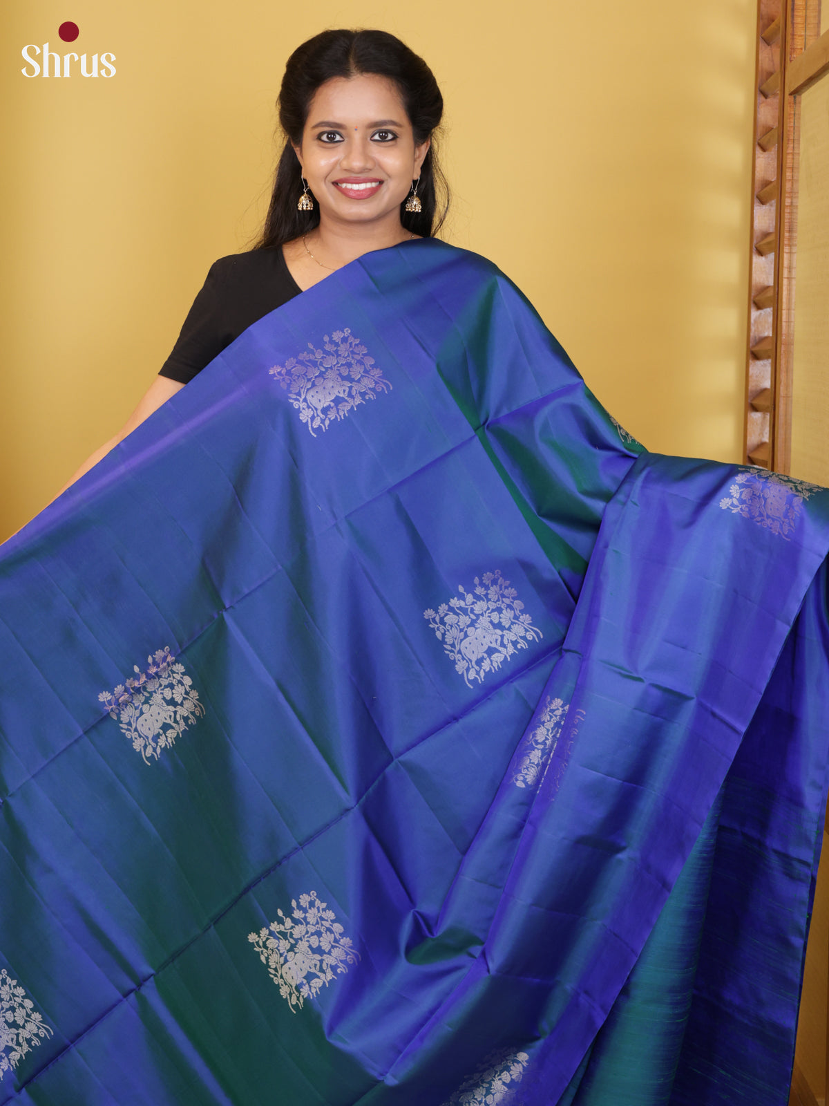 Buy Dual Tone Blue Borderless Pure Soft Silk Saree With Square Floral Medallion & Brocade Pallu