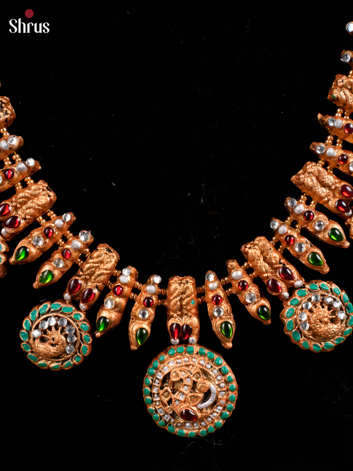 Hand crafted Gutta pulusu Terracotta Set with kemp stones -EAJ16004