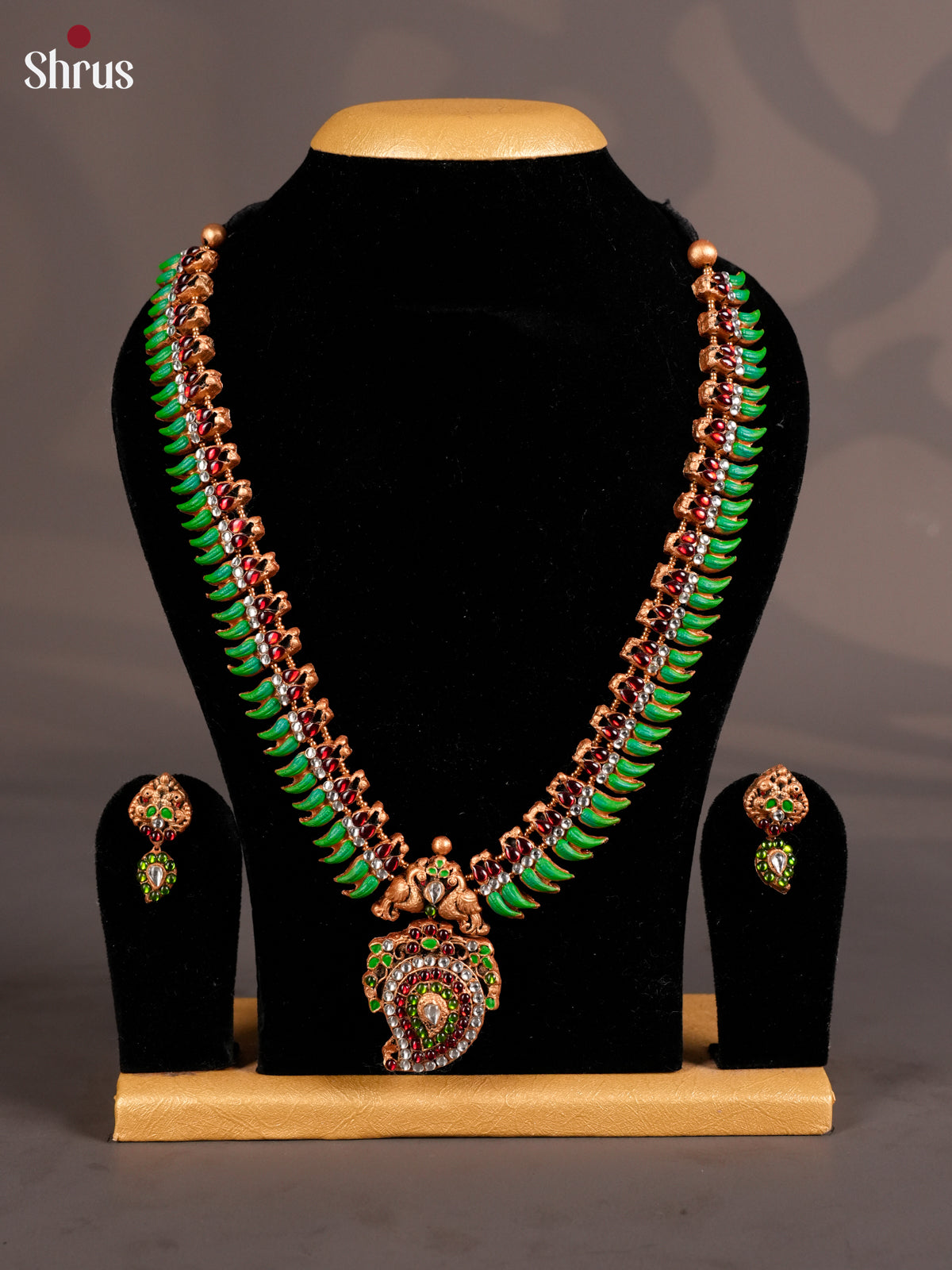 Graceful Handcrafted Manga Necklace in Terracotta set - EAJ16019 - Shop on Shrus.com