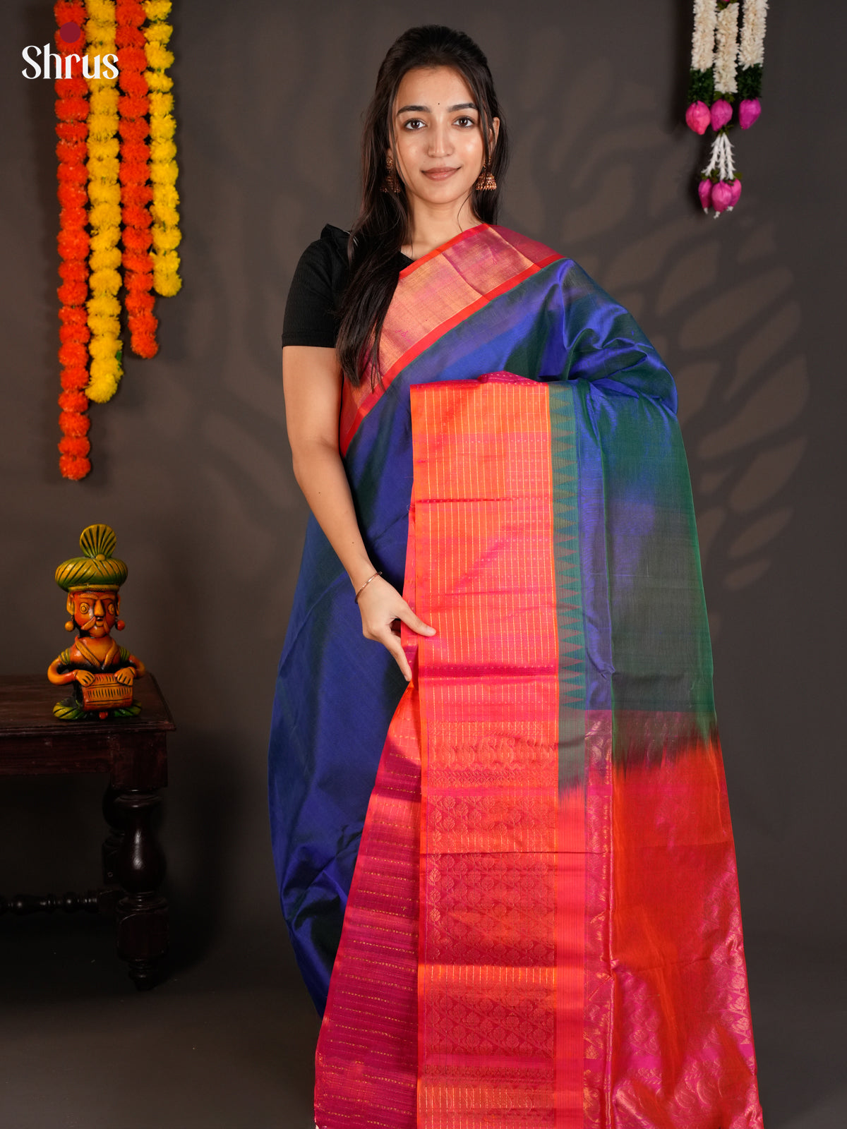 Vibrant Blue & Orangish Pink Silk Cotton Saree with korvai medium zari border - EAS19017