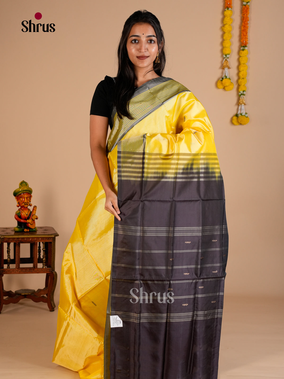 EAS23038 - Banana Pith without blouse - Saree - Shop on Shrus.com