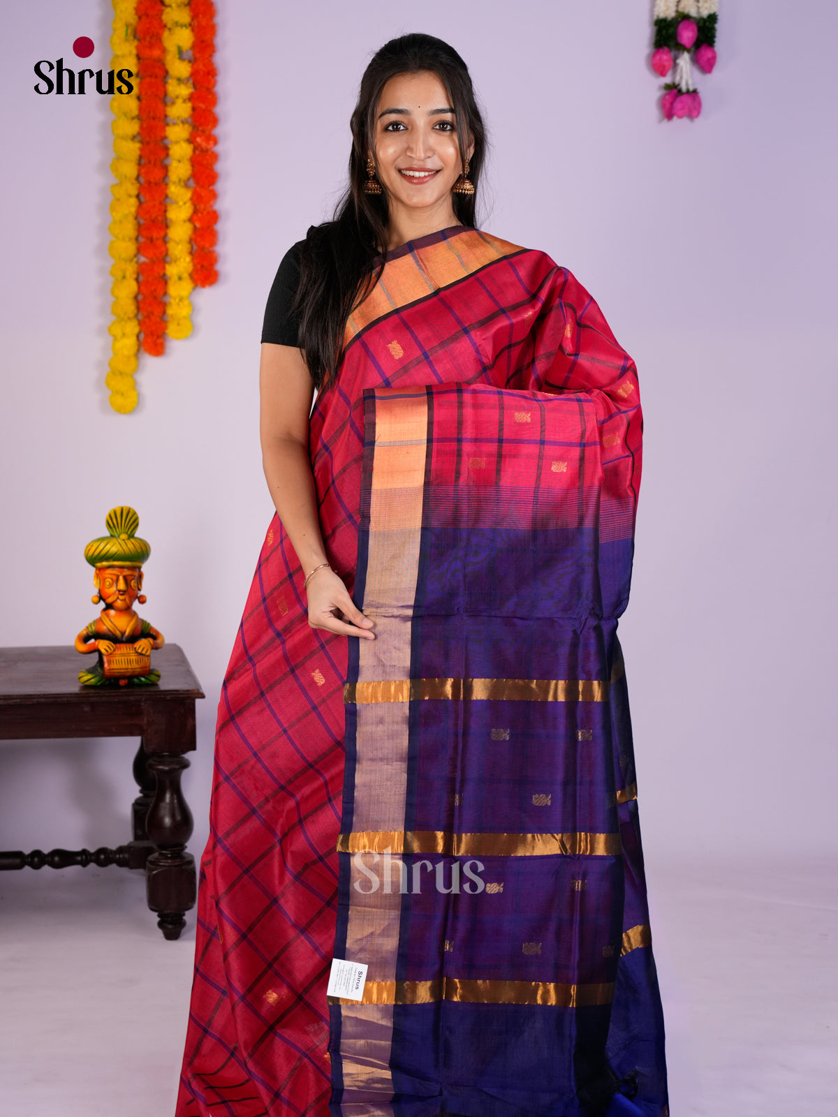 Buy Brilliant Pink Checked Cotton Silk Saree online with Kaddi Zari Border & Navy Blue Chit Pallu