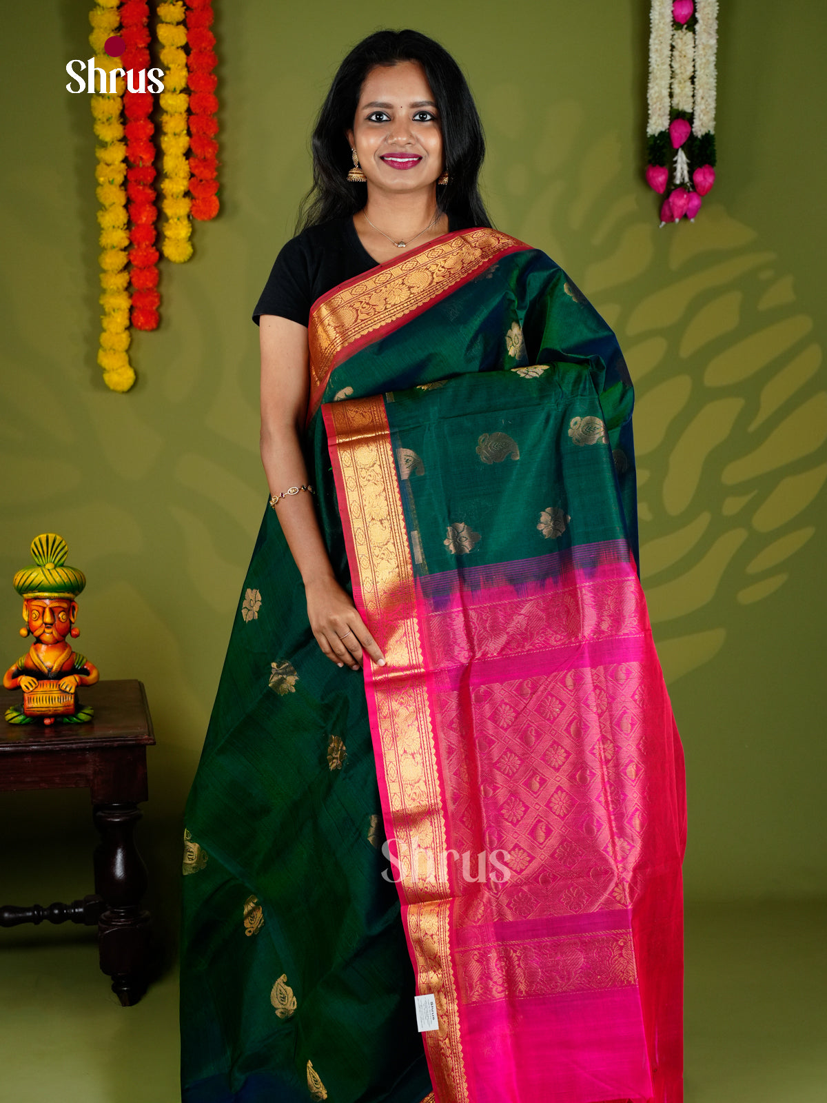 Buy Exquisite Bottle Green Pure Silk Cotton Saree Online with Gold Motifs & Pink Zari Brocade Pallu