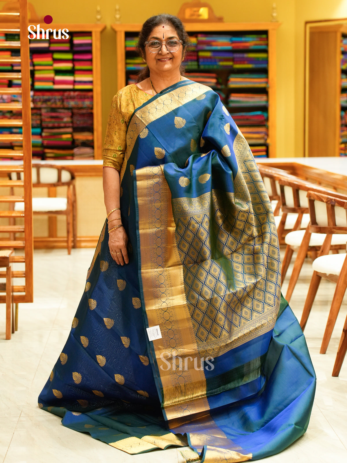 Kanchipuram silk Saree - EFS27274 - Shop on Shrus.com