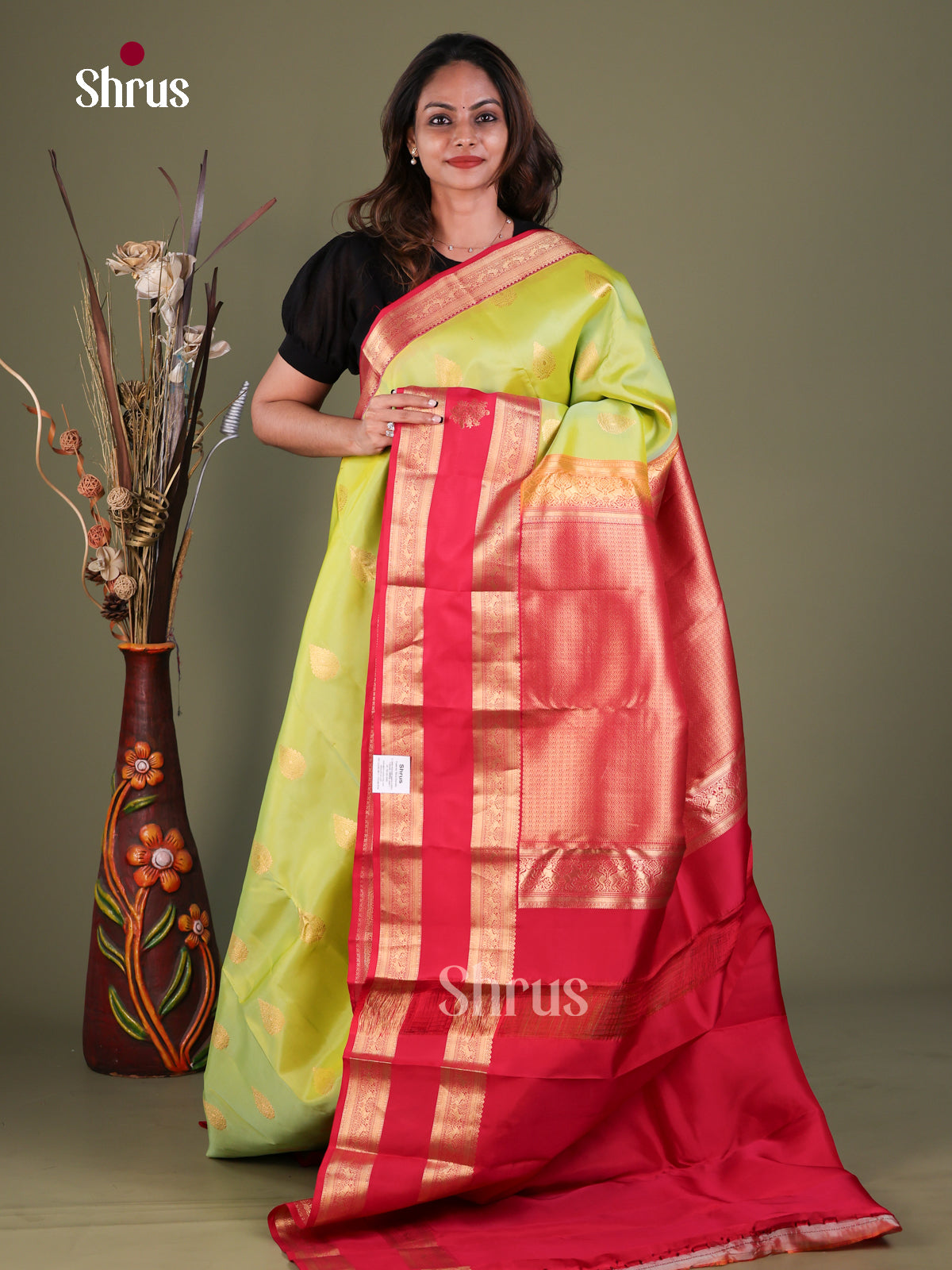 Green Kanchipuram Silk Saree with Floral Buttas | Pink Contrast Border — EFS27285