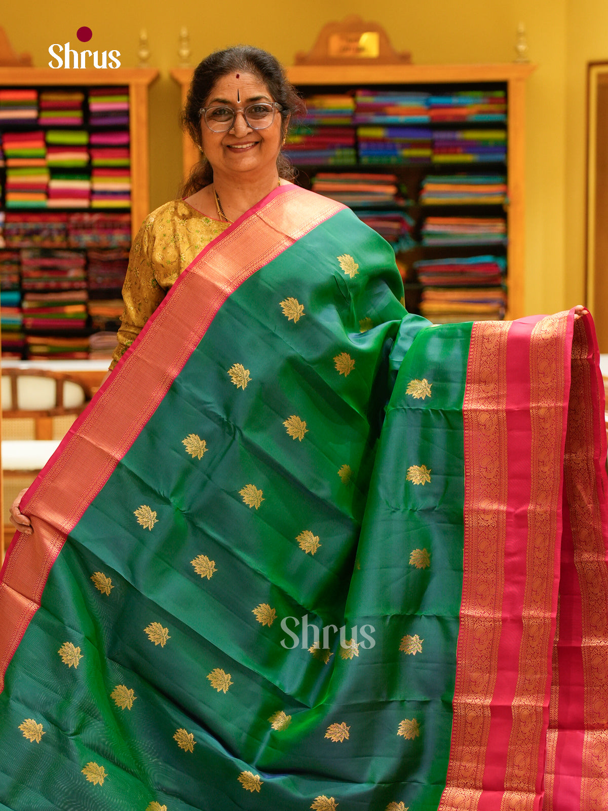 Green Kanchipuram Silk Saree with Floral Buttas | Pink Contrast Border — EFS27292