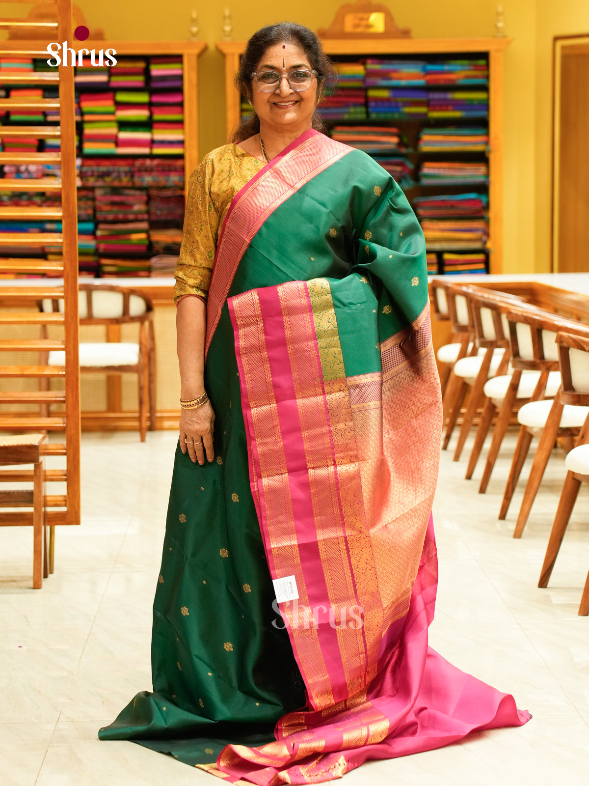 Green Kanchipuram Silk Saree with Floral Buttas | Pink Contrast Border — EFS27297